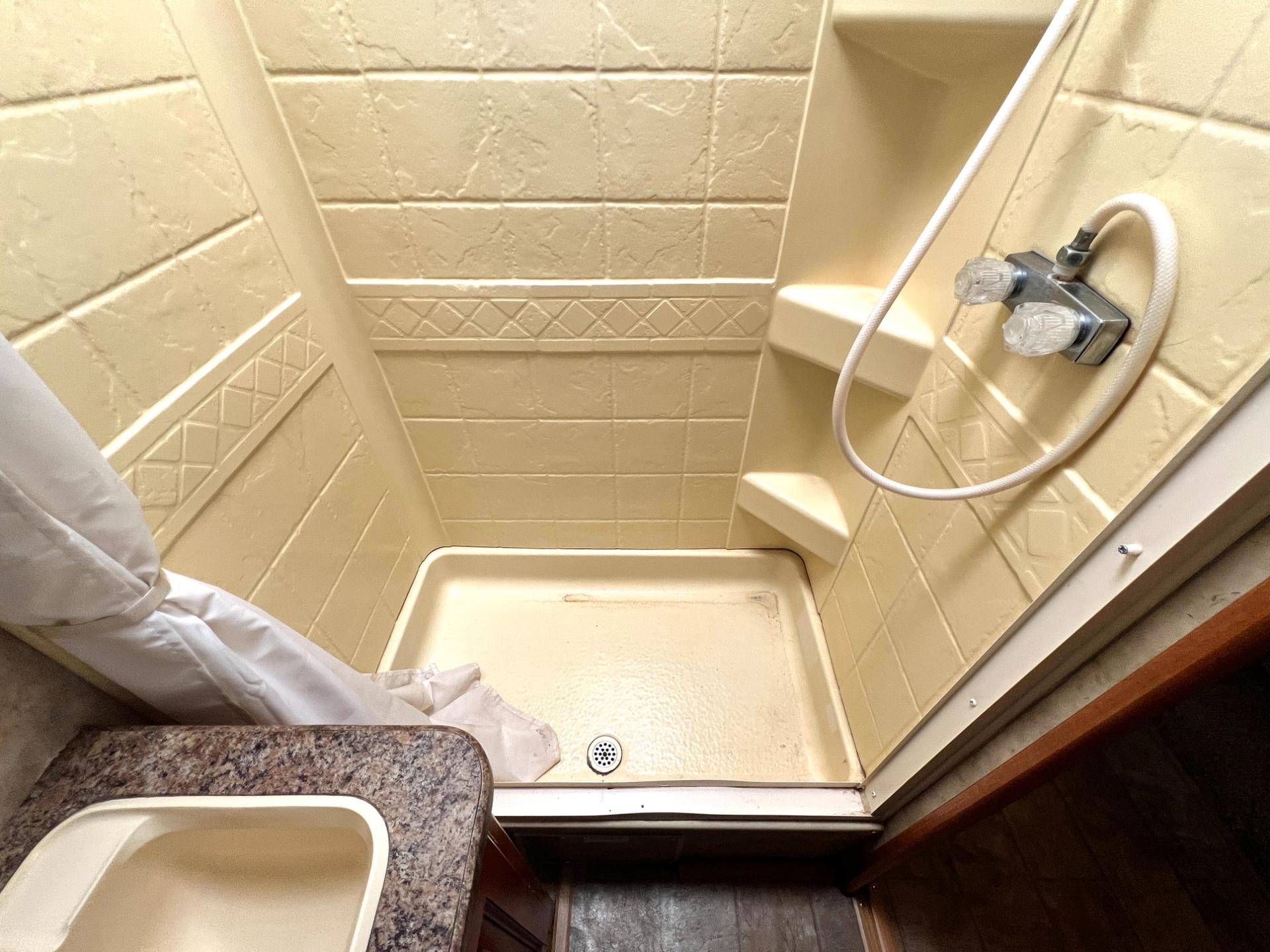 2008 Gulf Stream 2008 Gulf Stream Conquest - thumbnail 38