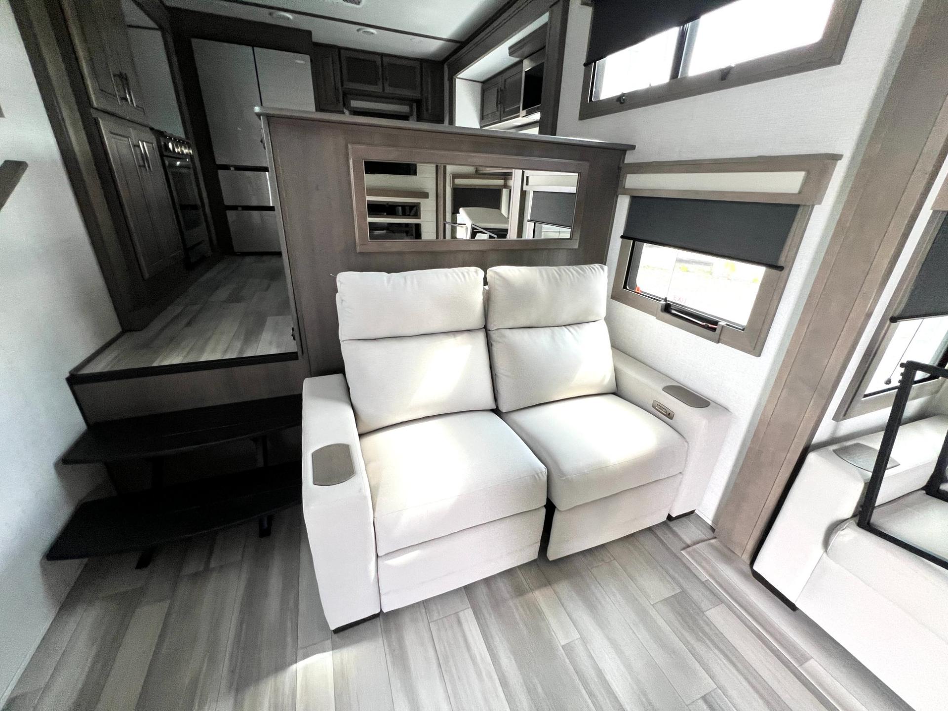 2024 Grand Design 2024 Grand Design Solitude - thumbnail 15