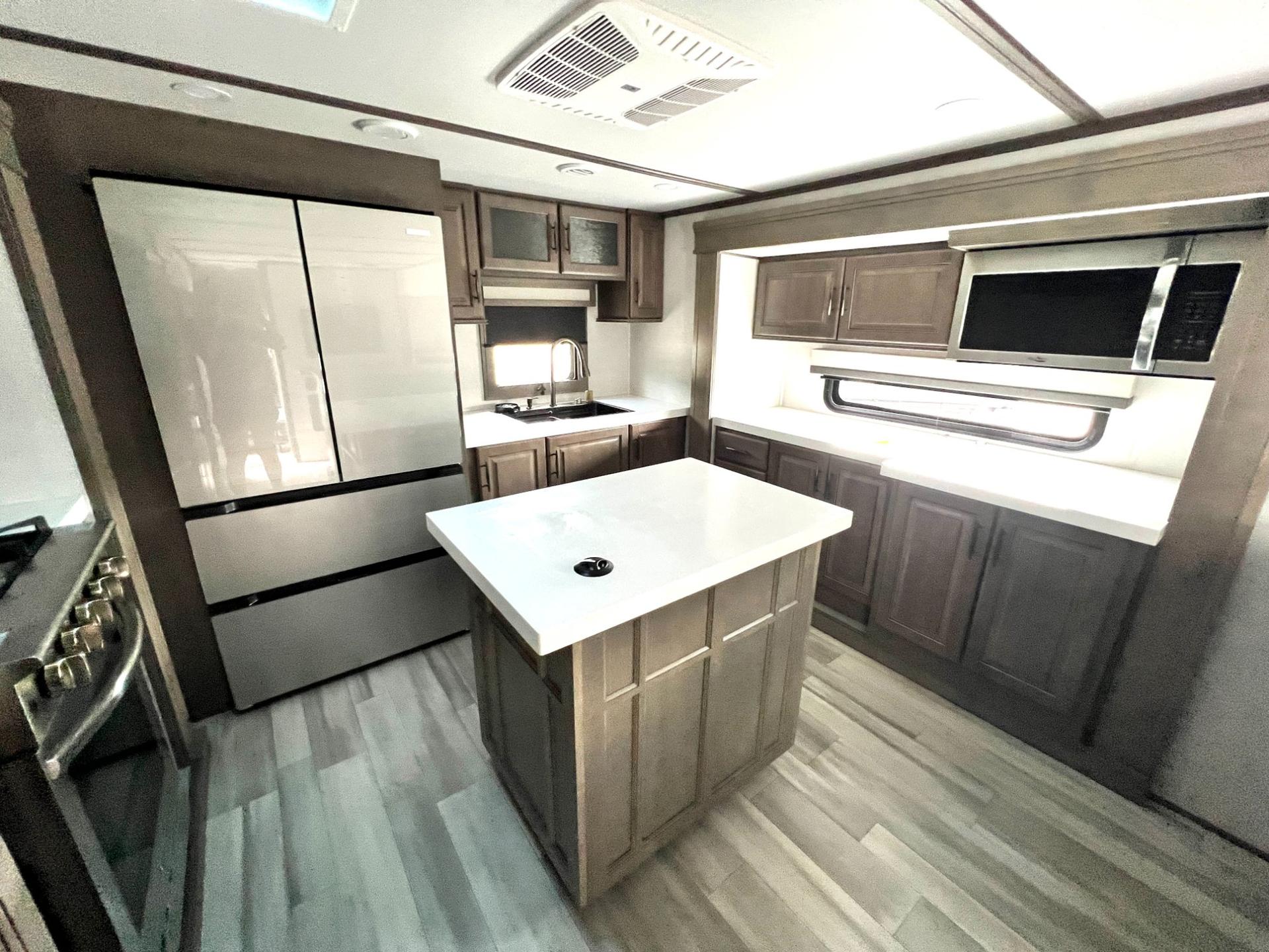 2024 Grand Design 2024 Grand Design Solitude - thumbnail 20