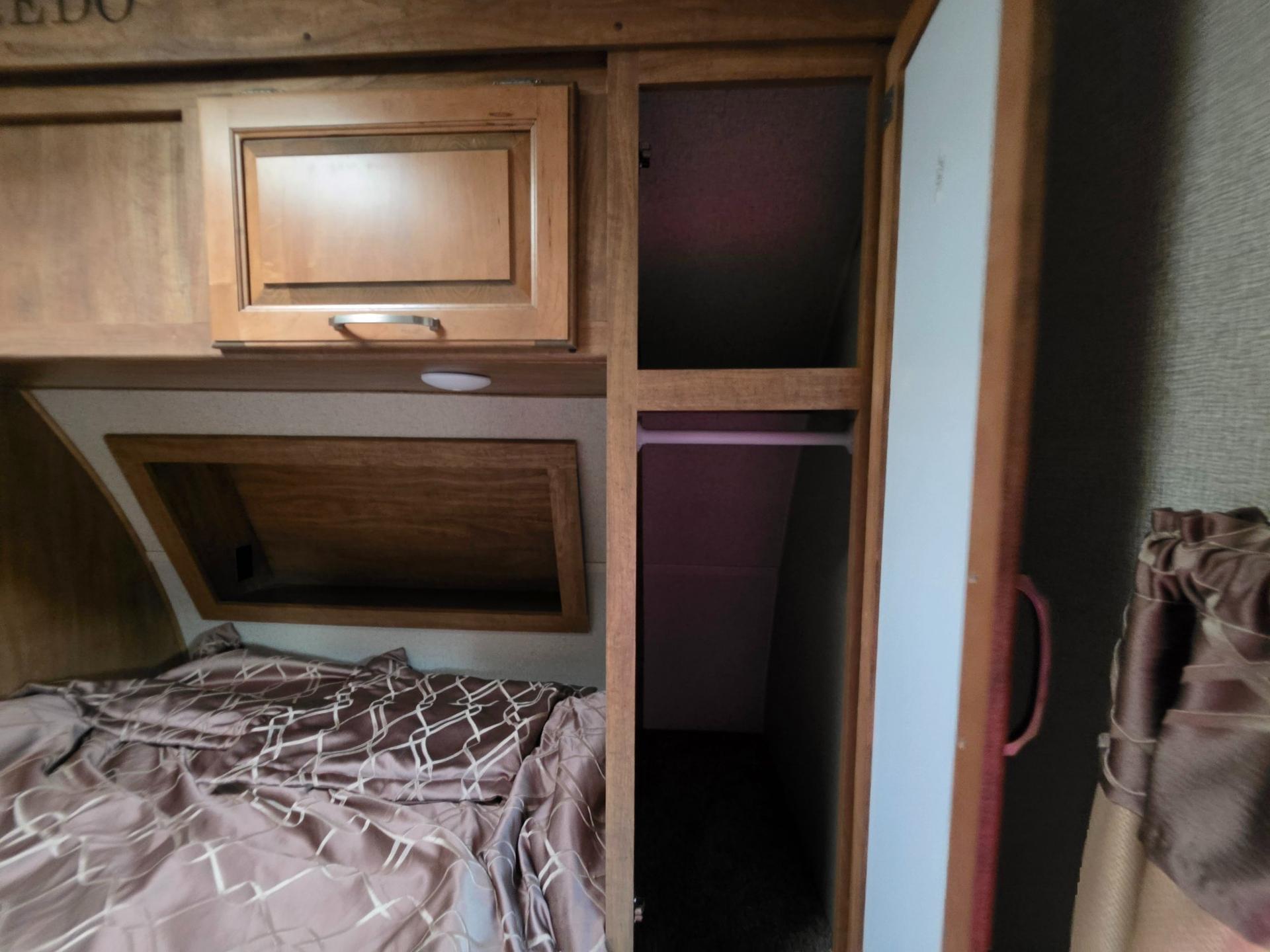 2019 Keystone 2019 Keystone Laredo - thumbnail 36