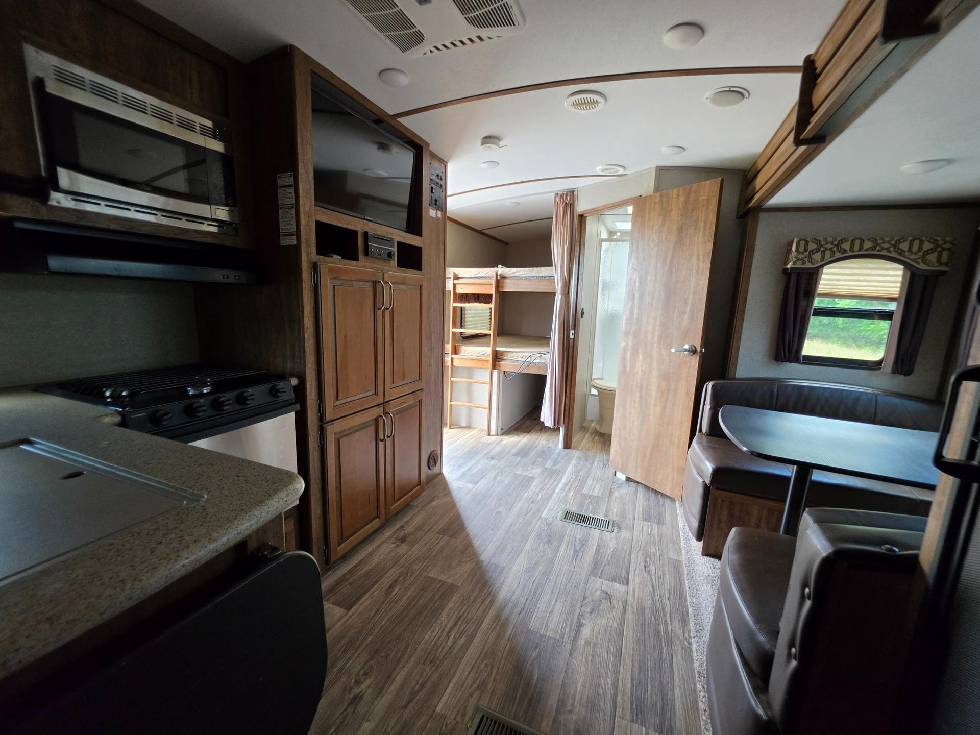 2019 Keystone 2019 Keystone Laredo - thumbnail 39