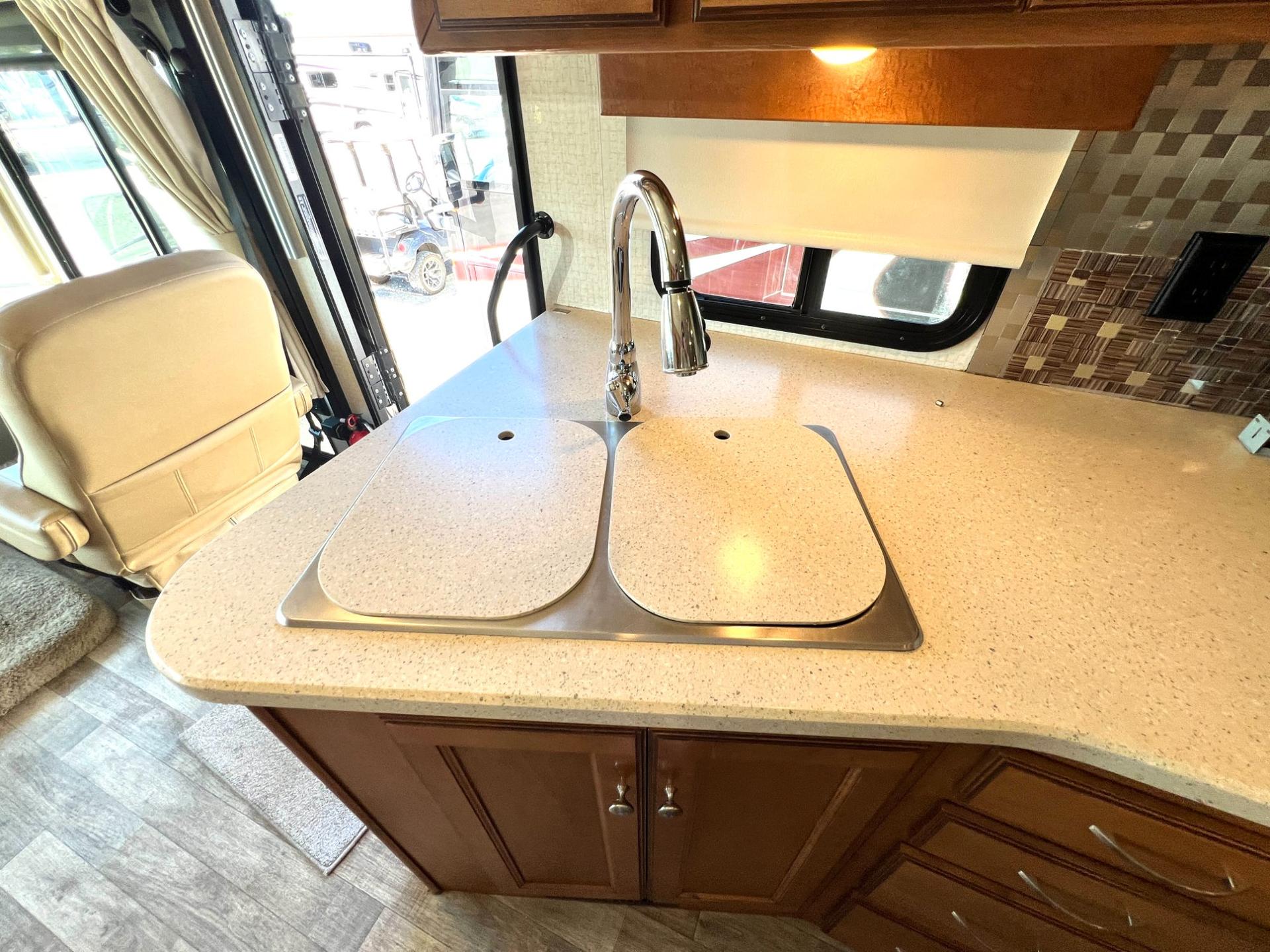 2017 Winnebago 2017 Winnebago Vista - thumbnail 18