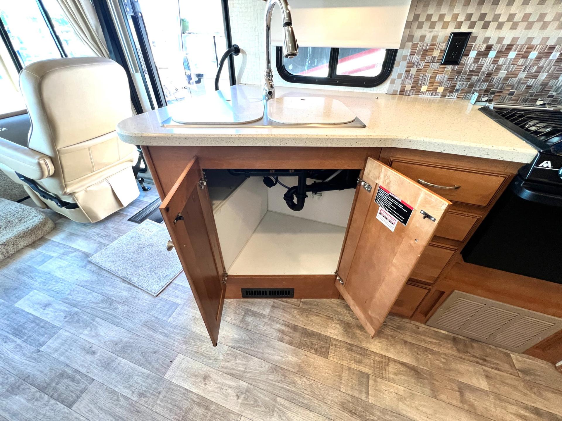 2017 Winnebago 2017 Winnebago Vista - thumbnail 19