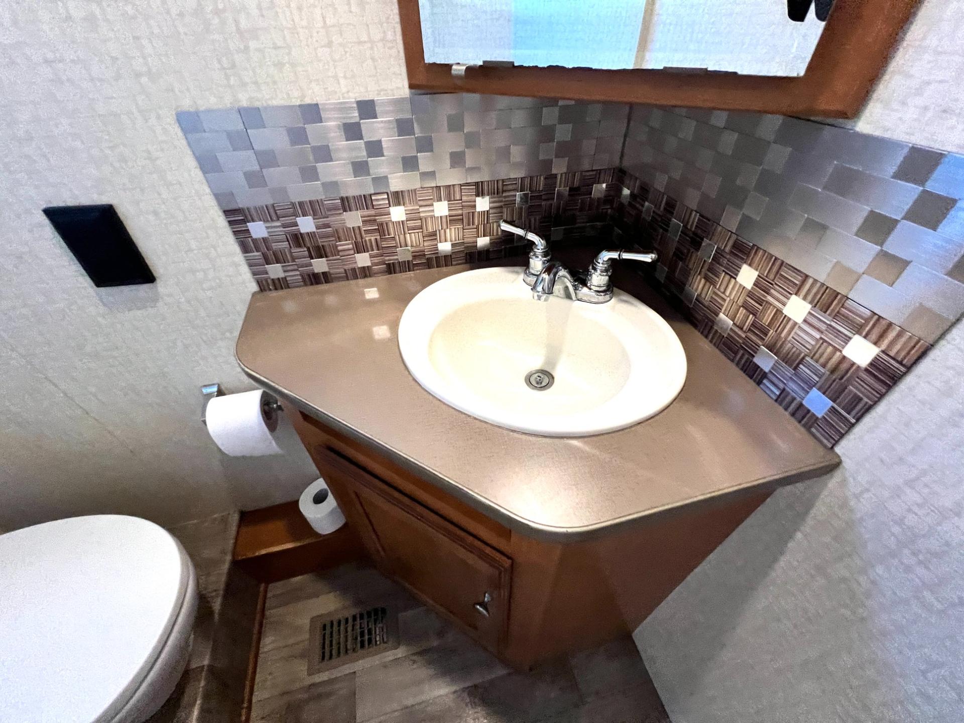 2017 Winnebago 2017 Winnebago Vista - thumbnail 29