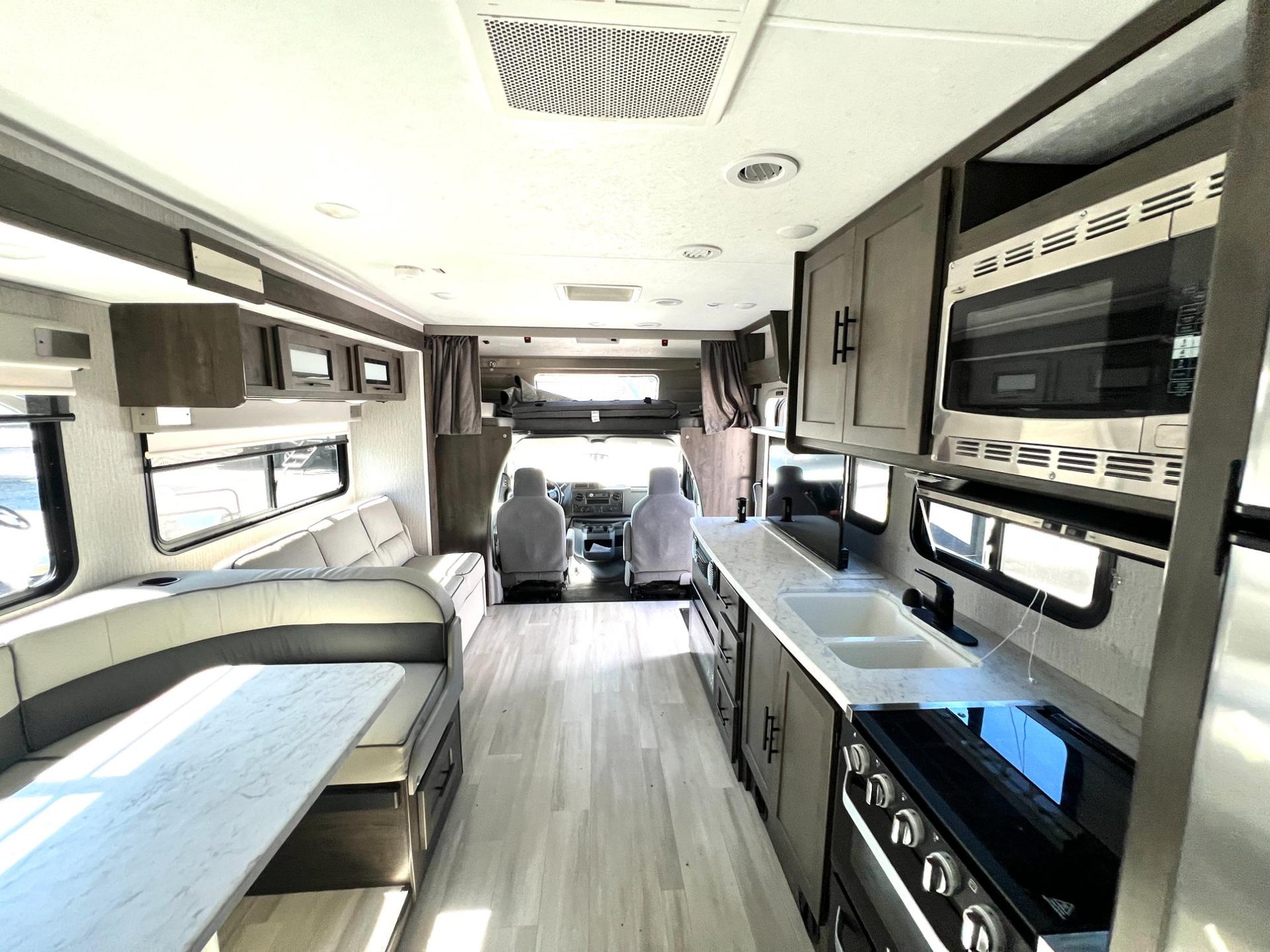 2022 Coachmen 2022 Coachmen Leprechaun - thumbnail 43