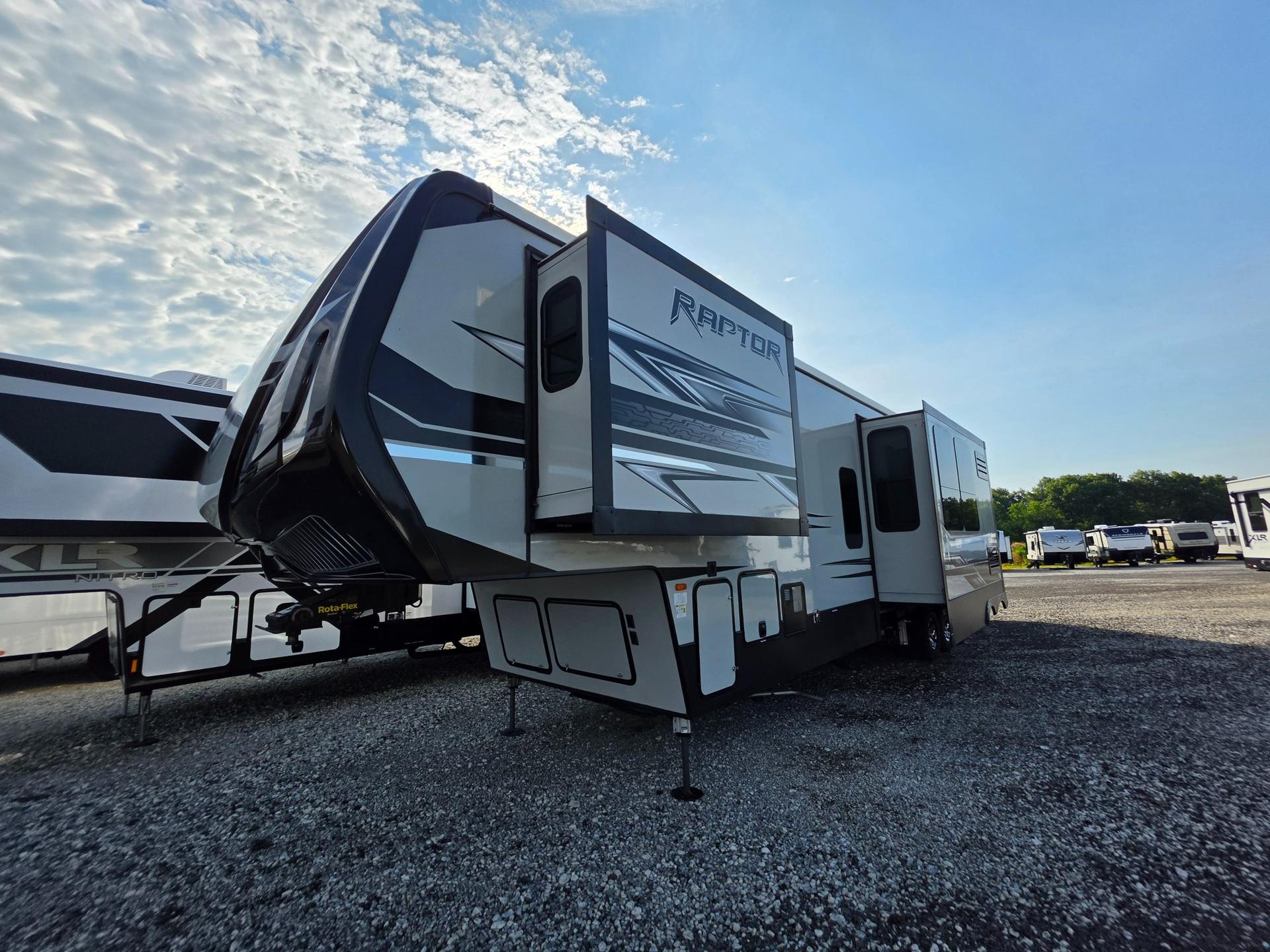 2018 Keystone 2018 Keystone Raptor - thumbnail 4