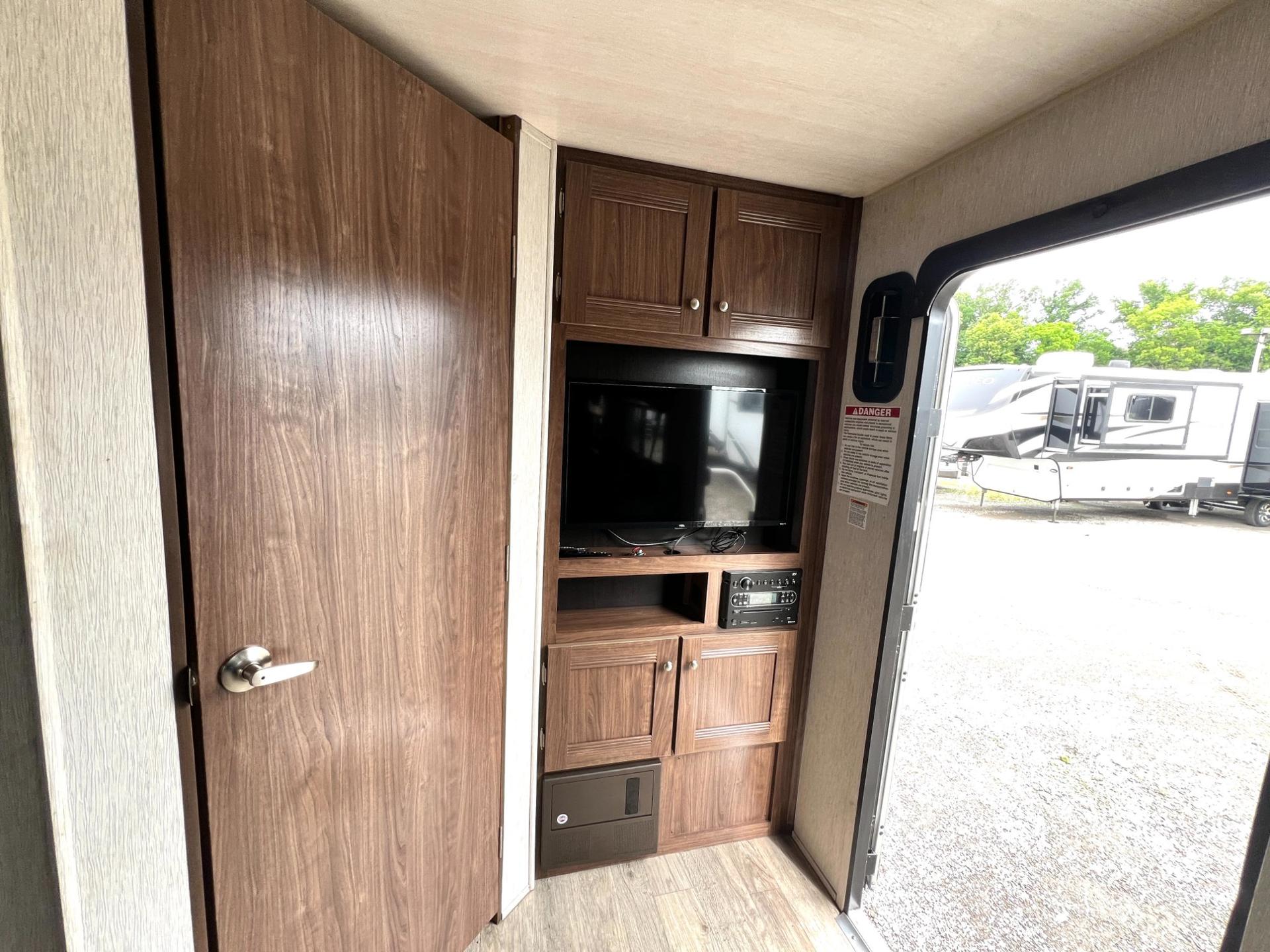 2018 Heartland 2018 Heartland Prowler Toy Hauler Series - thumbnail 25