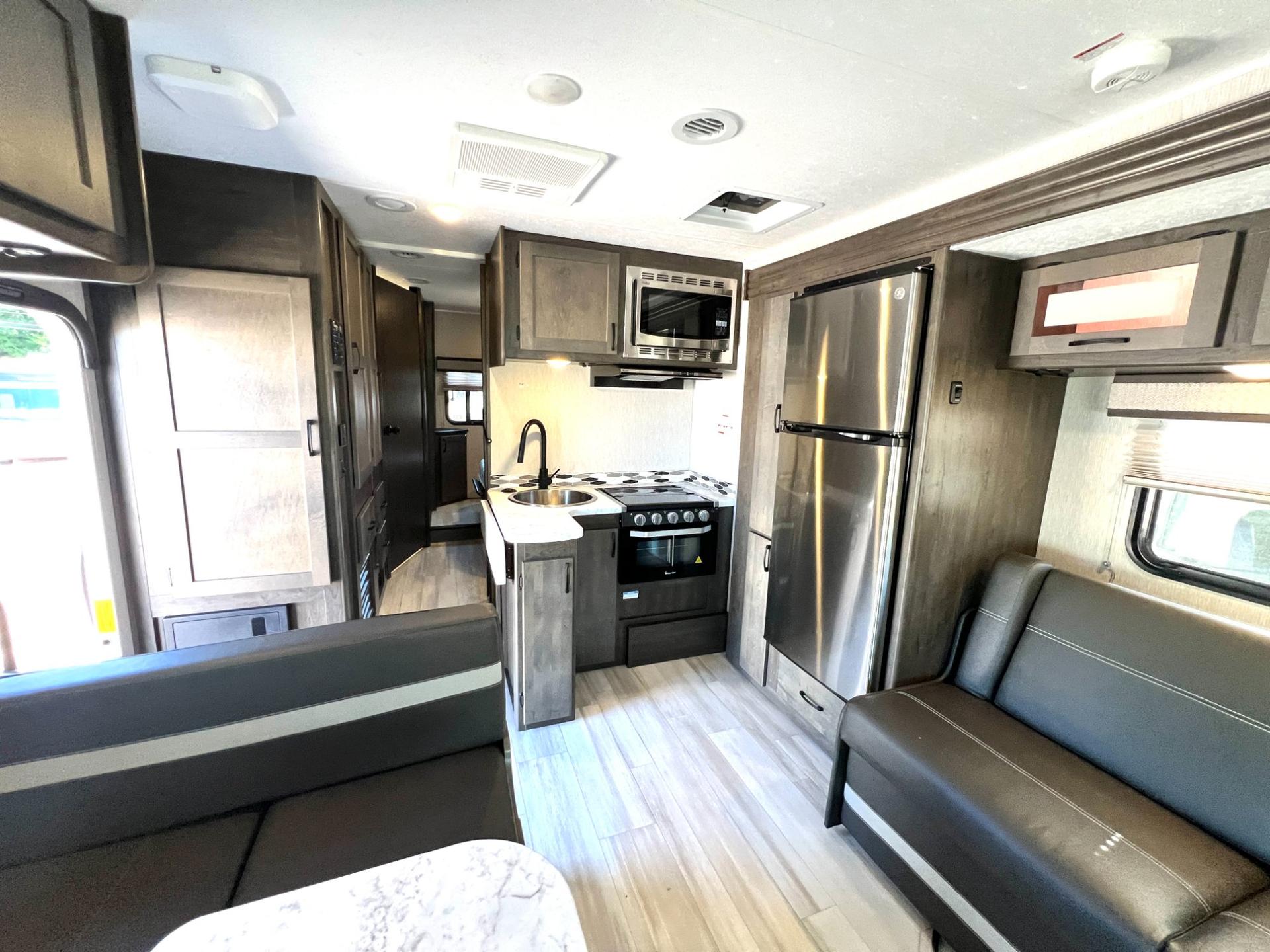 2023 Coachmen 2023 Coachmen Leprechaun - thumbnail 24