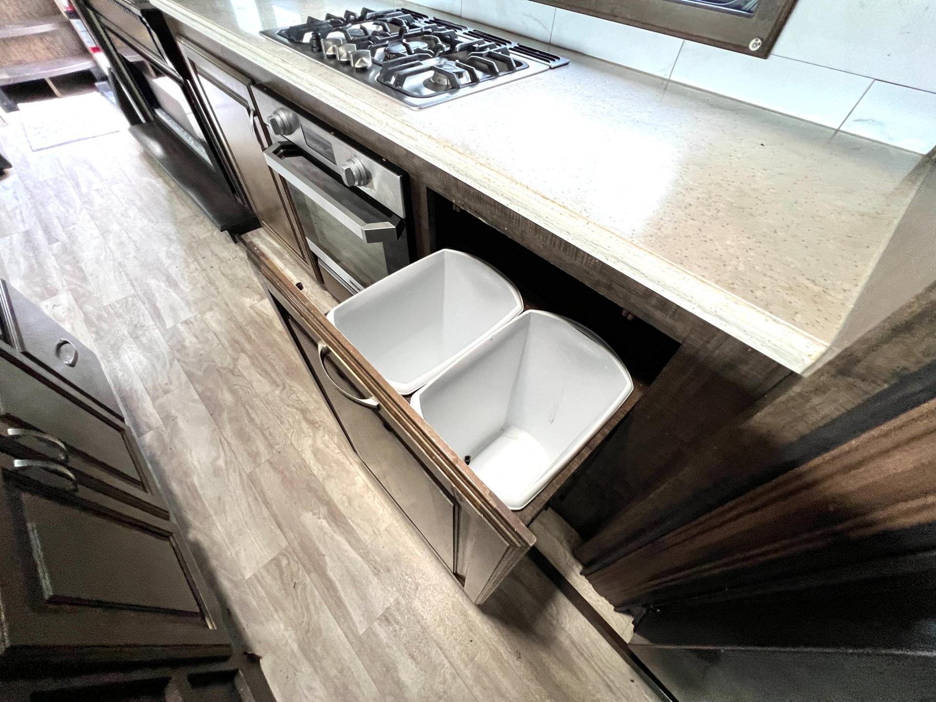 2019 Grand Design 2019 Grand Design Solitude - thumbnail 25