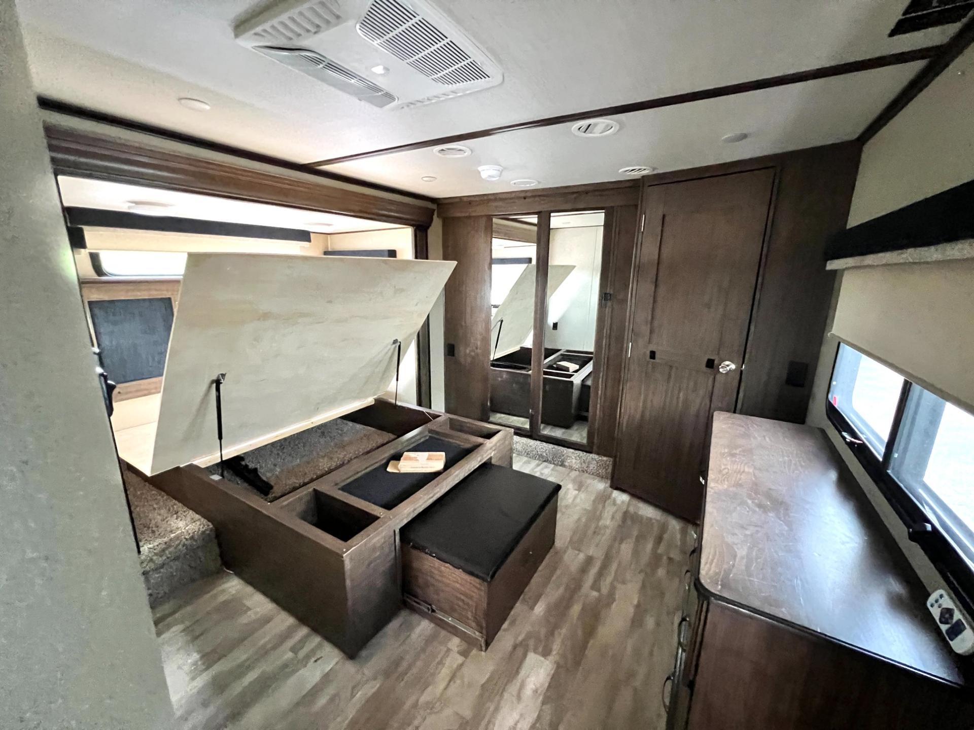 2019 Grand Design 2019 Grand Design Solitude - thumbnail 35