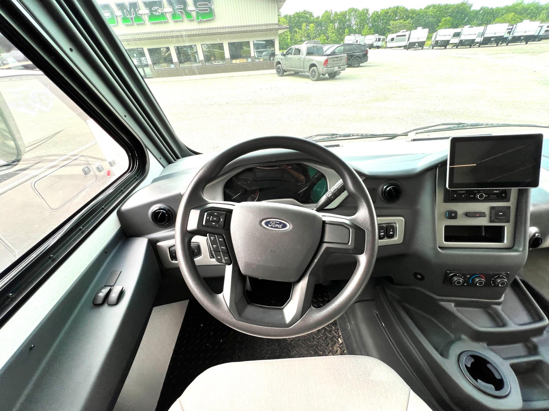 2025 Coachmen 2025 Coachmen Euro - thumbnail 16