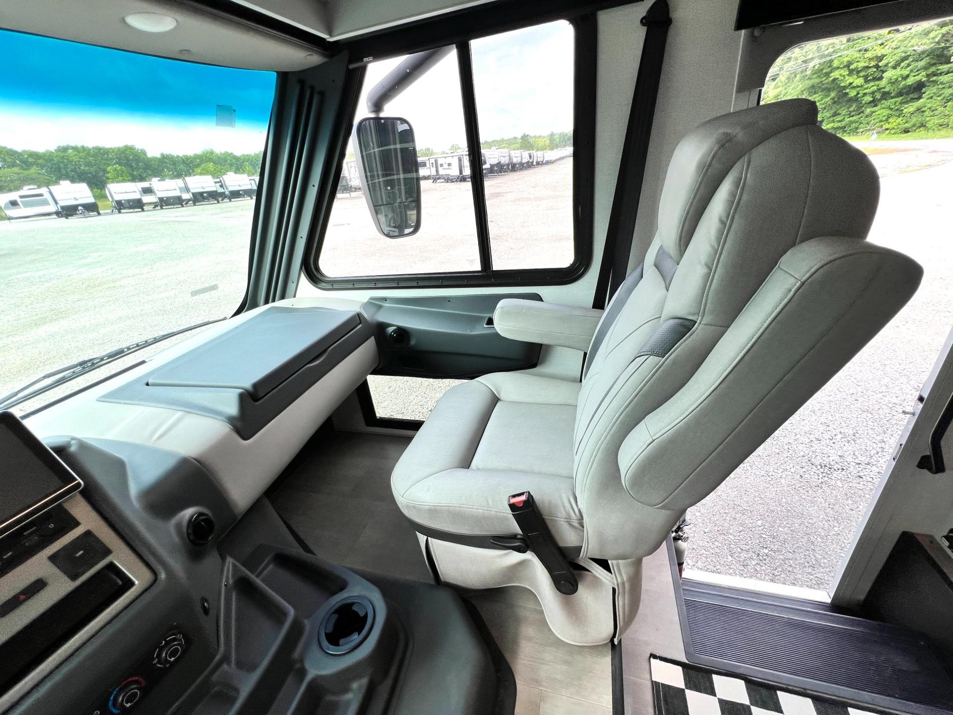 2025 Coachmen 2025 Coachmen Euro - thumbnail 19