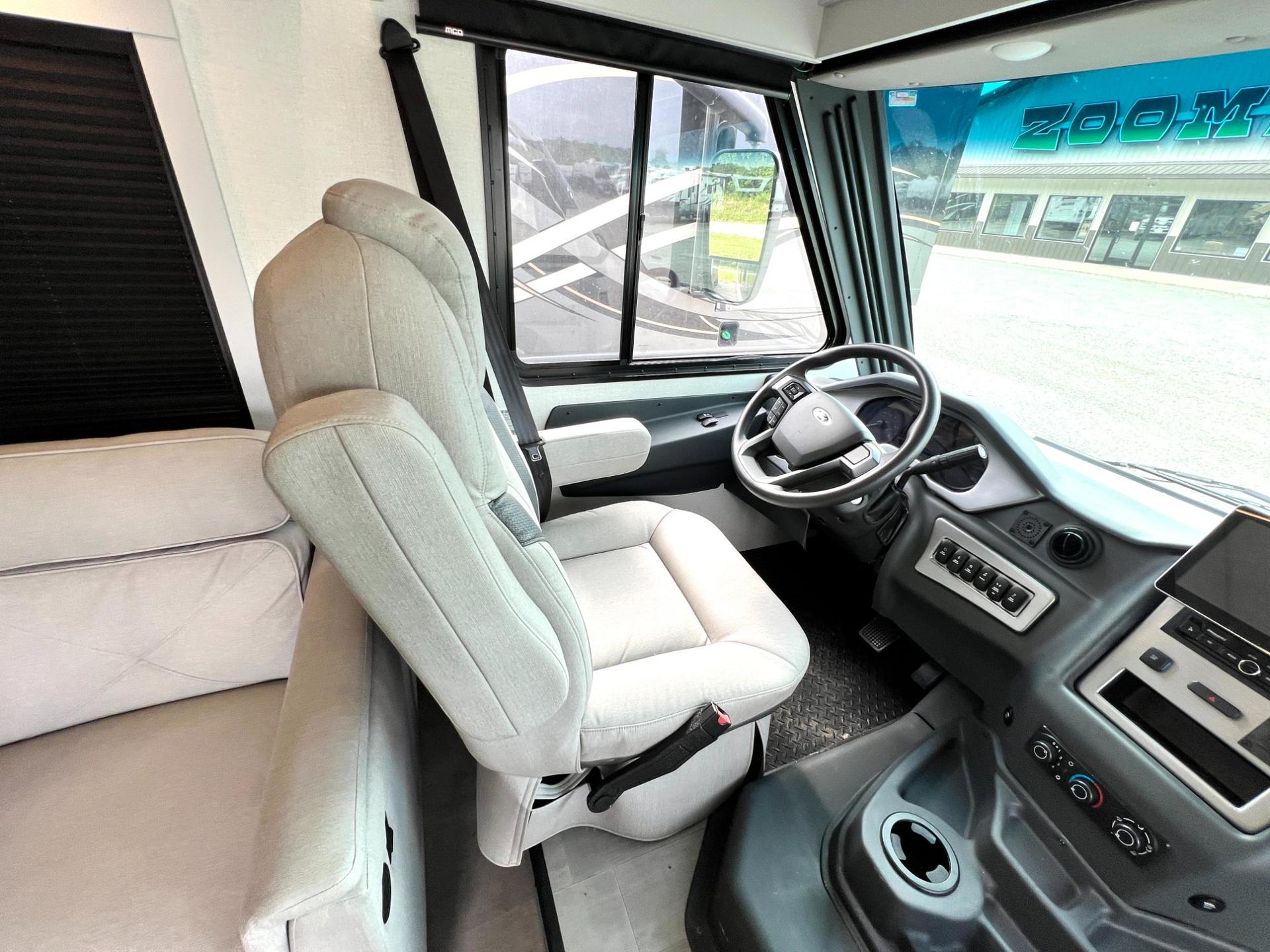 2025 Coachmen 2025 Coachmen Euro - thumbnail 15