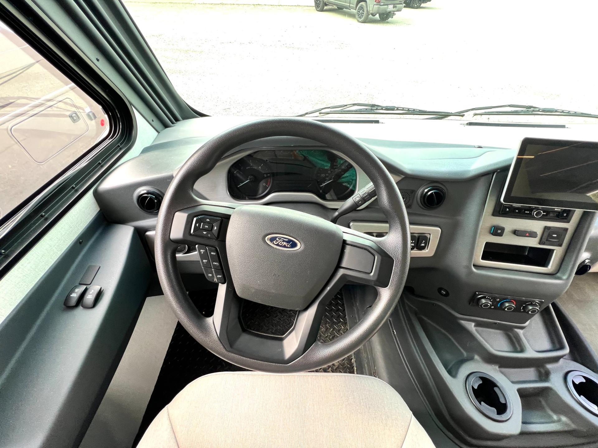 2025 Coachmen 2025 Coachmen Euro - thumbnail 17