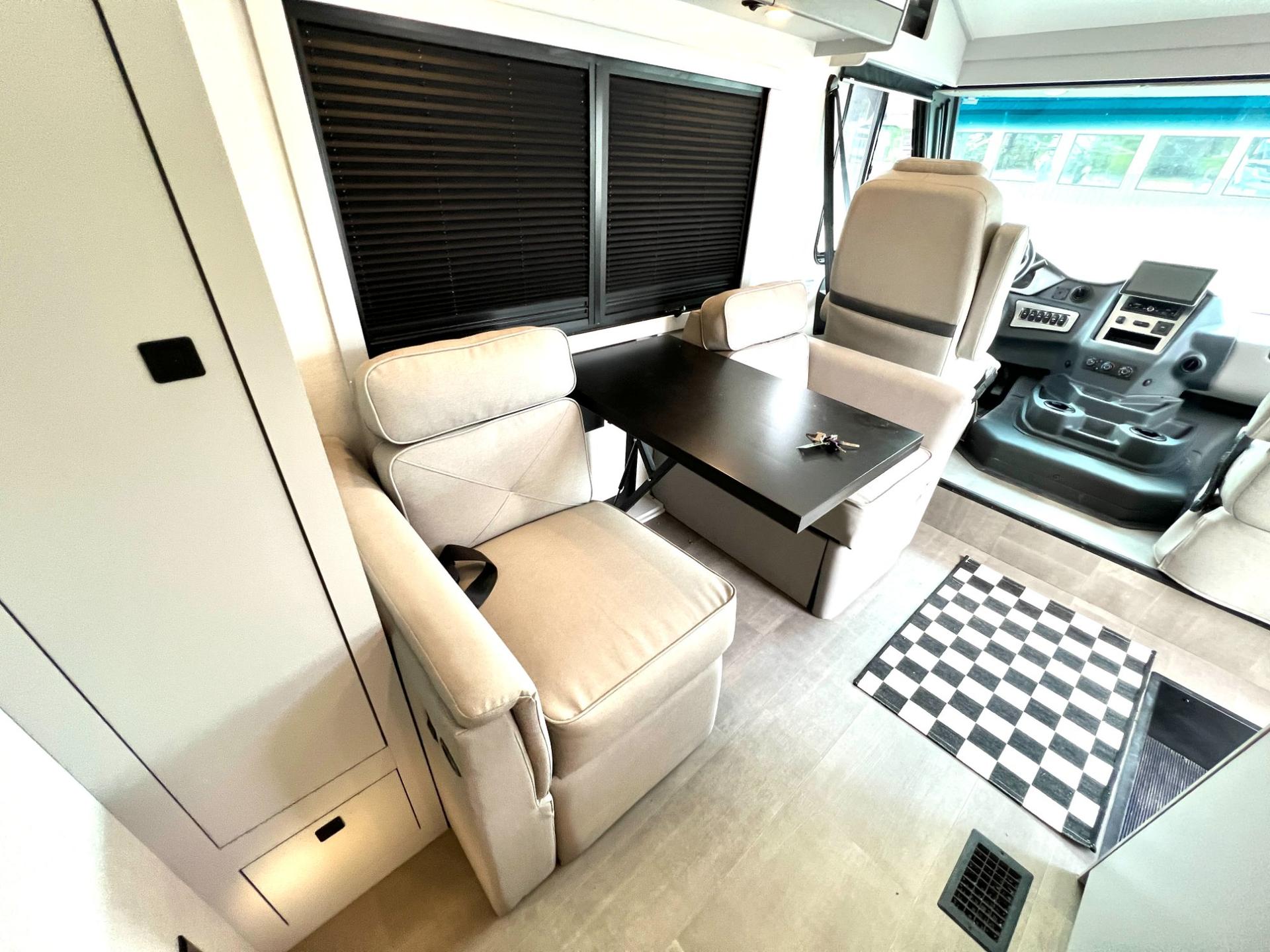 2025 Coachmen 2025 Coachmen Euro - thumbnail 27