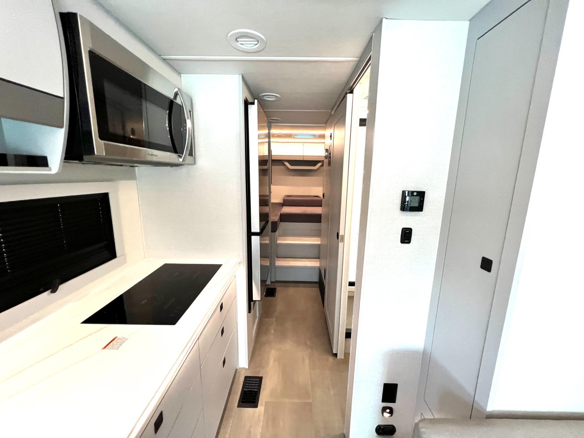 2025 Coachmen 2025 Coachmen Euro - thumbnail 31