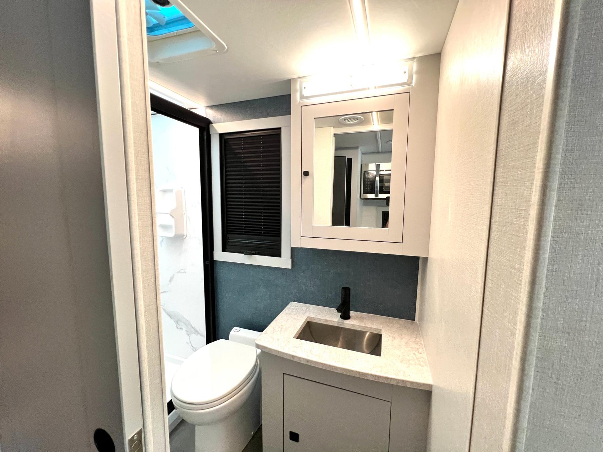 2025 Coachmen 2025 Coachmen Euro - thumbnail 34