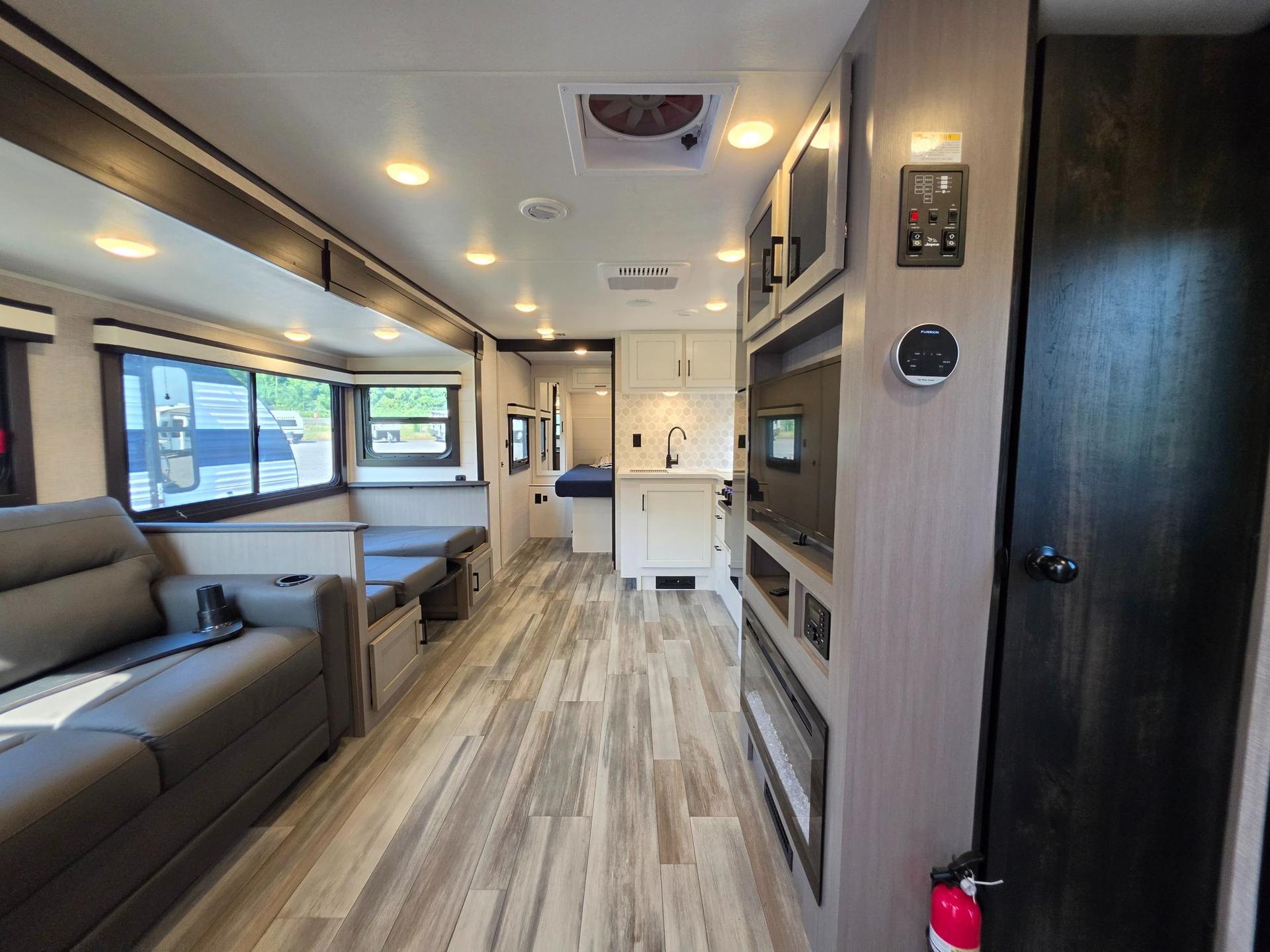 2024 Jayco 2024 Jayco Jay Feather - thumbnail 10
