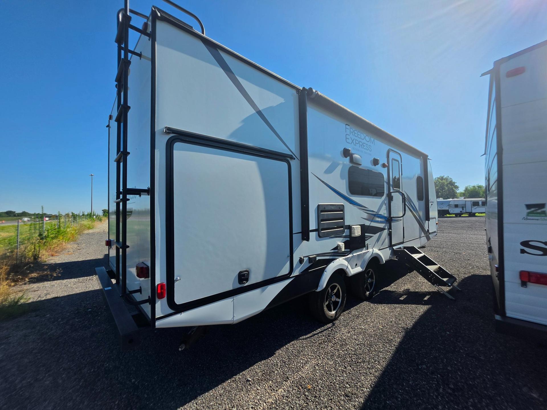 2021 Coachmen 2021 Coachmen Freedom Express Ultra Lite - thumbnail 5