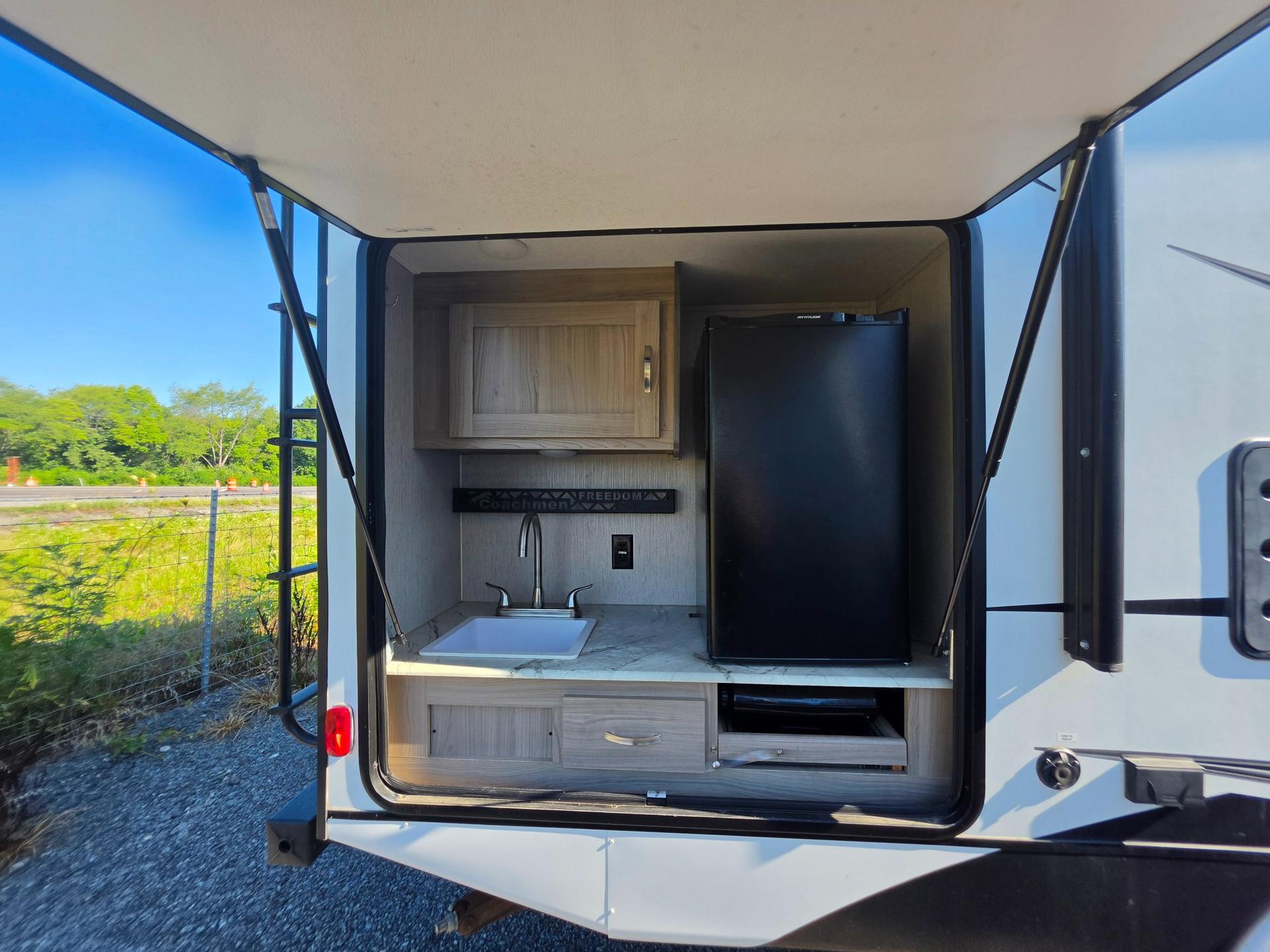 2021 Coachmen 2021 Coachmen Freedom Express Ultra Lite - thumbnail 6