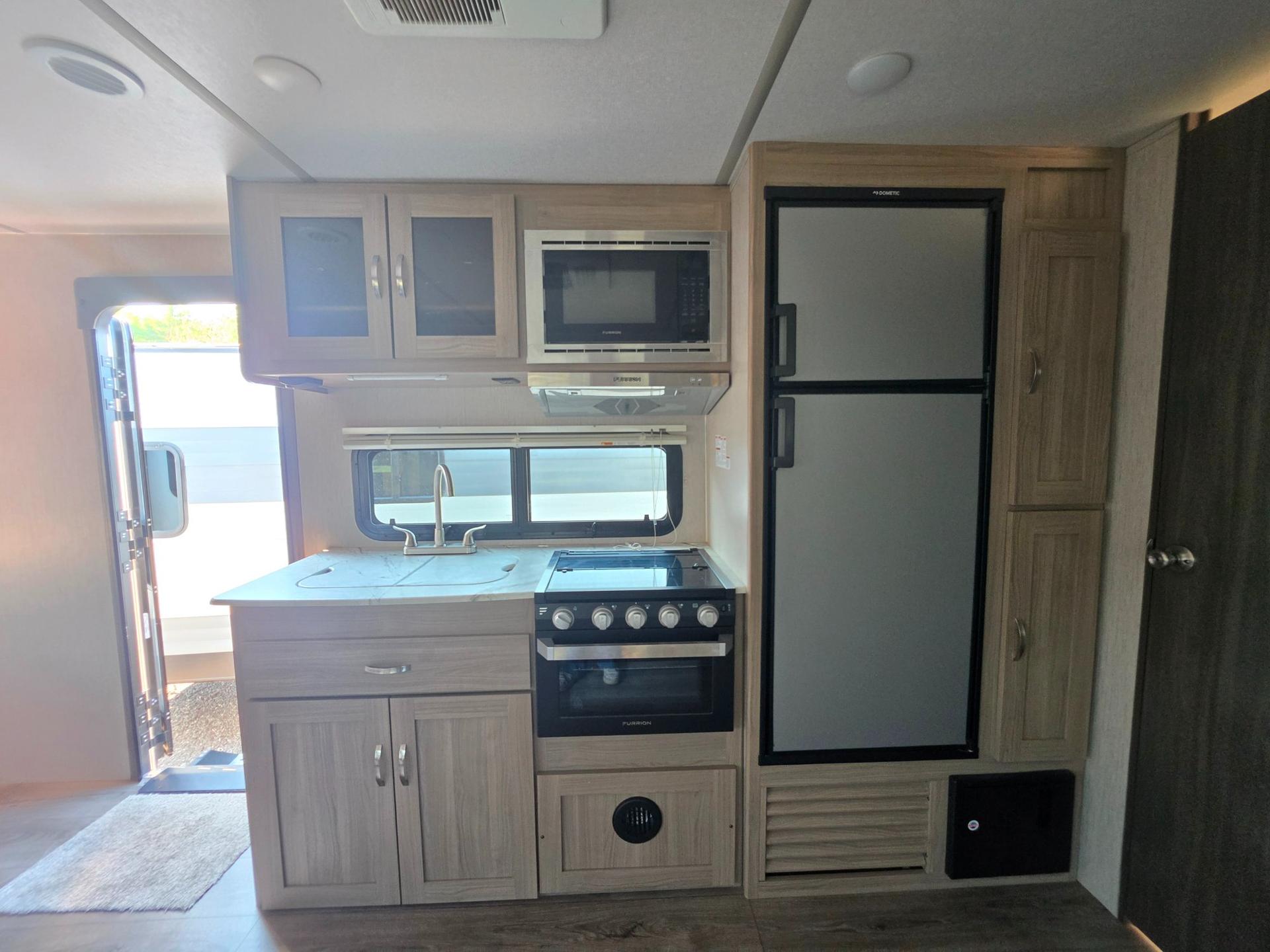 2021 Coachmen 2021 Coachmen Freedom Express Ultra Lite - thumbnail 15