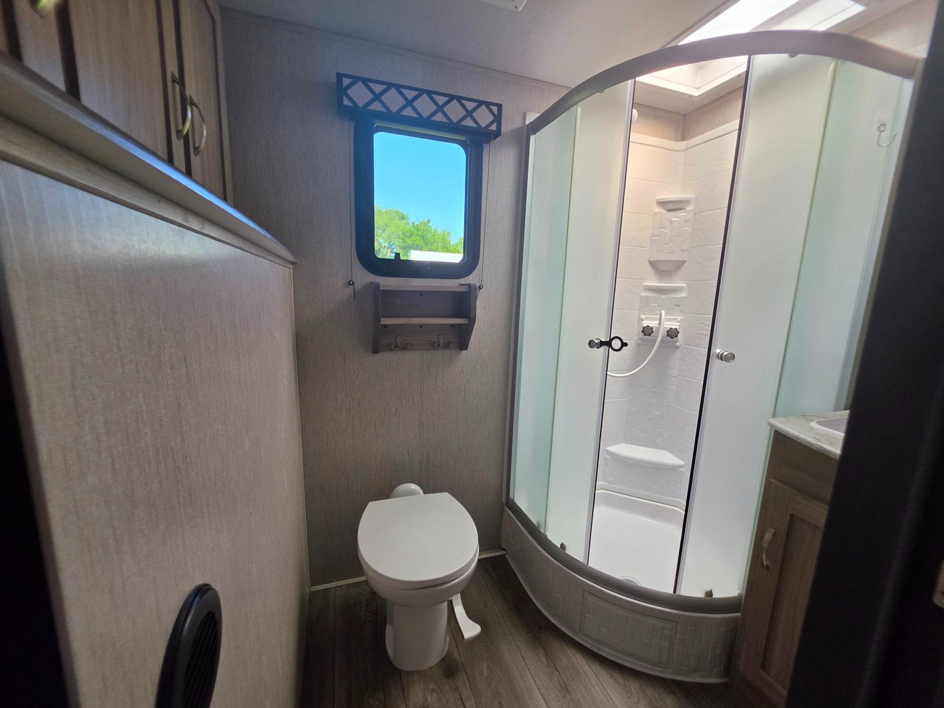2021 Coachmen 2021 Coachmen Freedom Express Ultra Lite - thumbnail 22