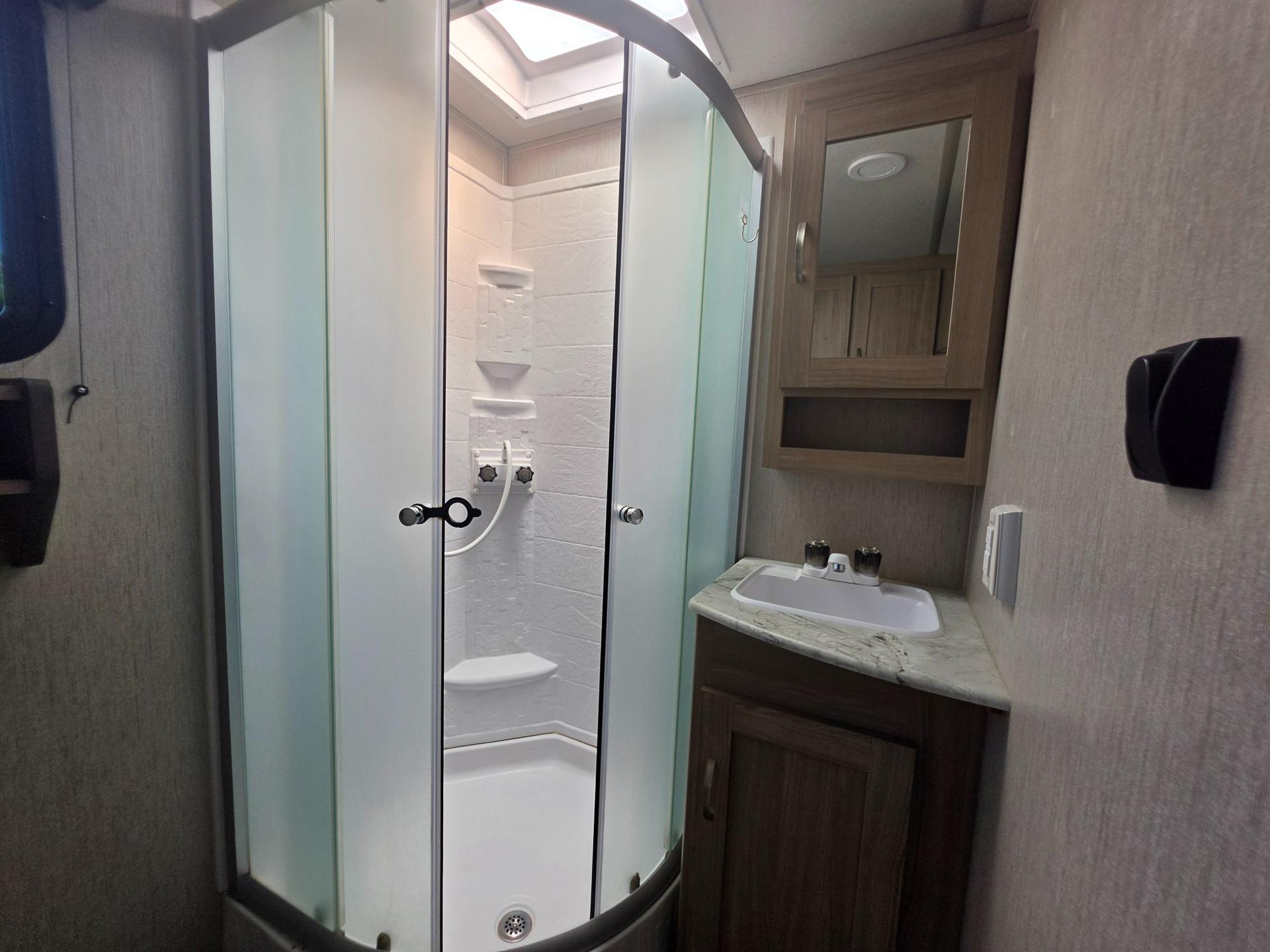 2021 Coachmen 2021 Coachmen Freedom Express Ultra Lite - thumbnail 23