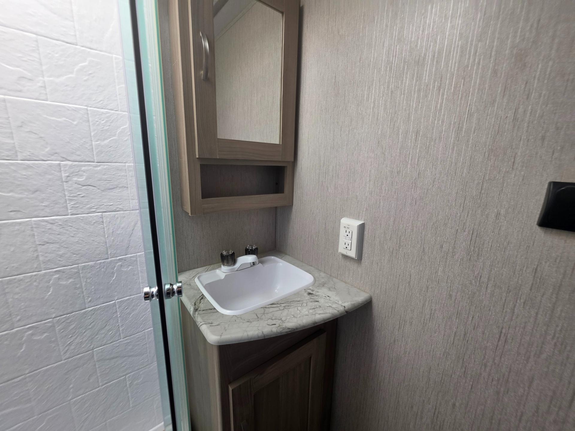 2021 Coachmen 2021 Coachmen Freedom Express Ultra Lite - thumbnail 26