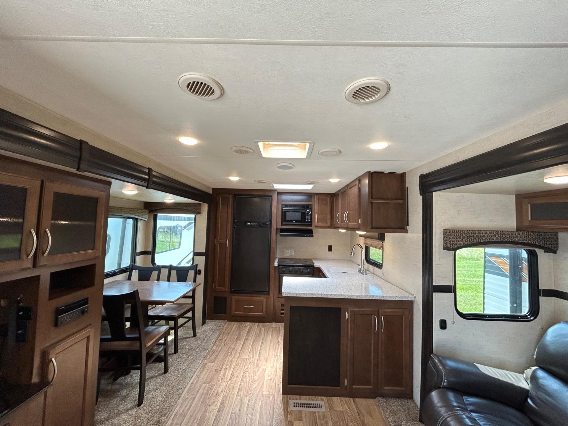 2018 Venture RV 2018 Venture RV SportTrek Touring Edition - thumbnail 12