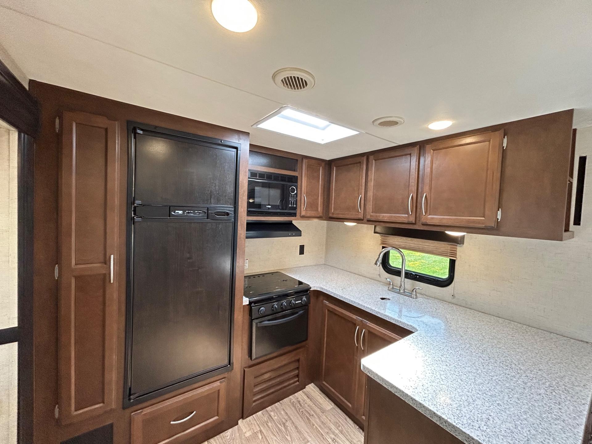 2018 Venture RV 2018 Venture RV SportTrek Touring Edition - thumbnail 15