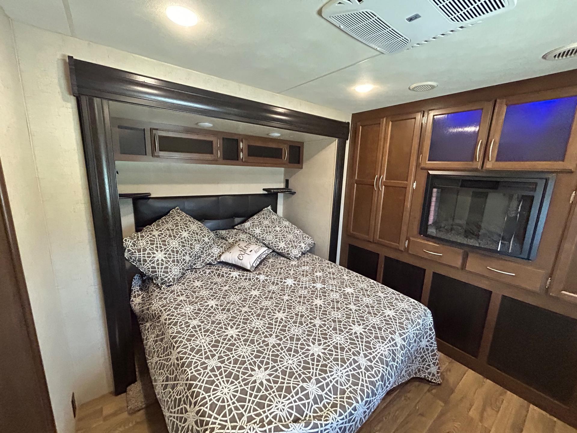 2018 Venture RV 2018 Venture RV SportTrek Touring Edition - thumbnail 29
