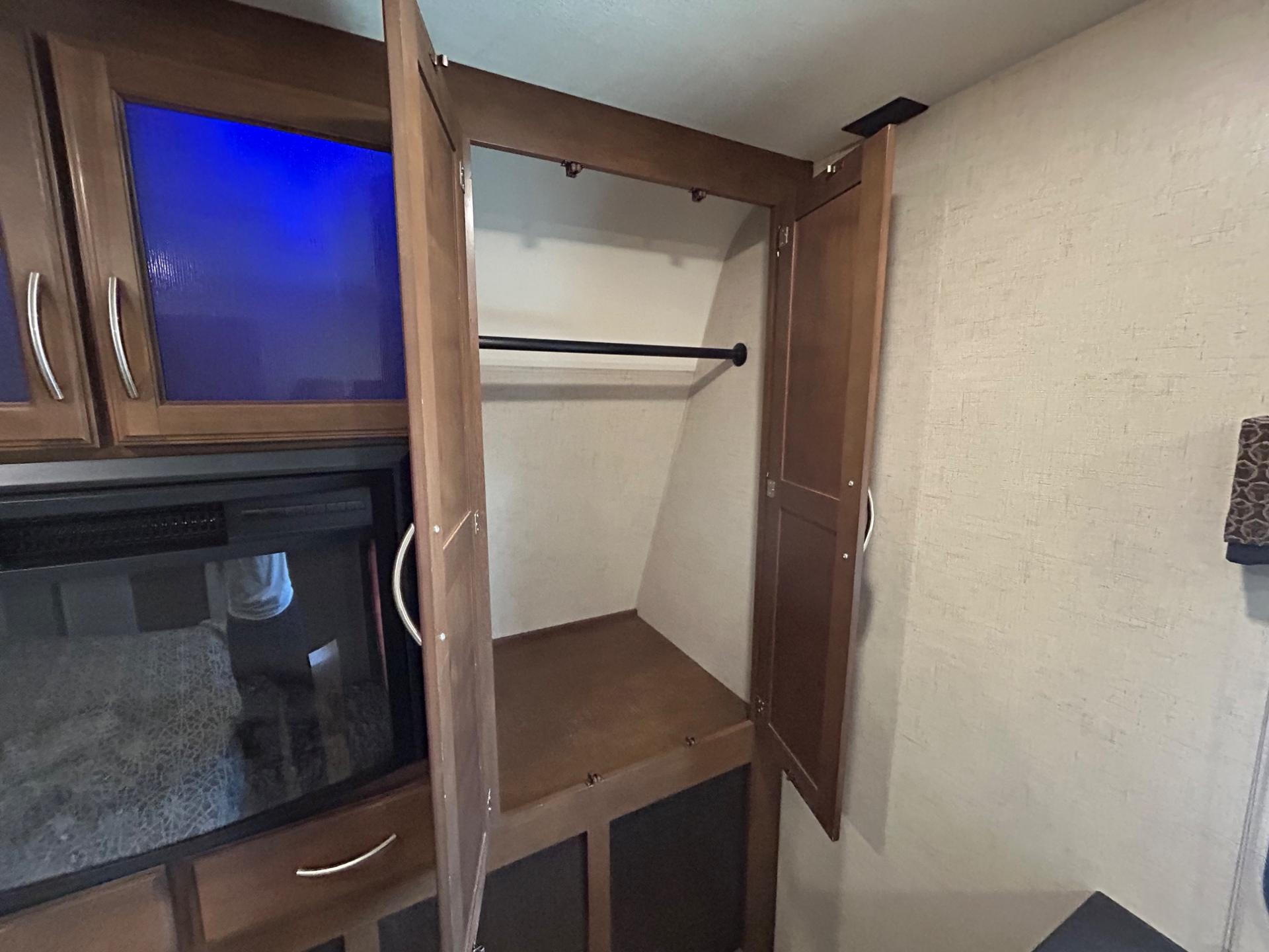 2018 Venture RV 2018 Venture RV SportTrek Touring Edition - thumbnail 35