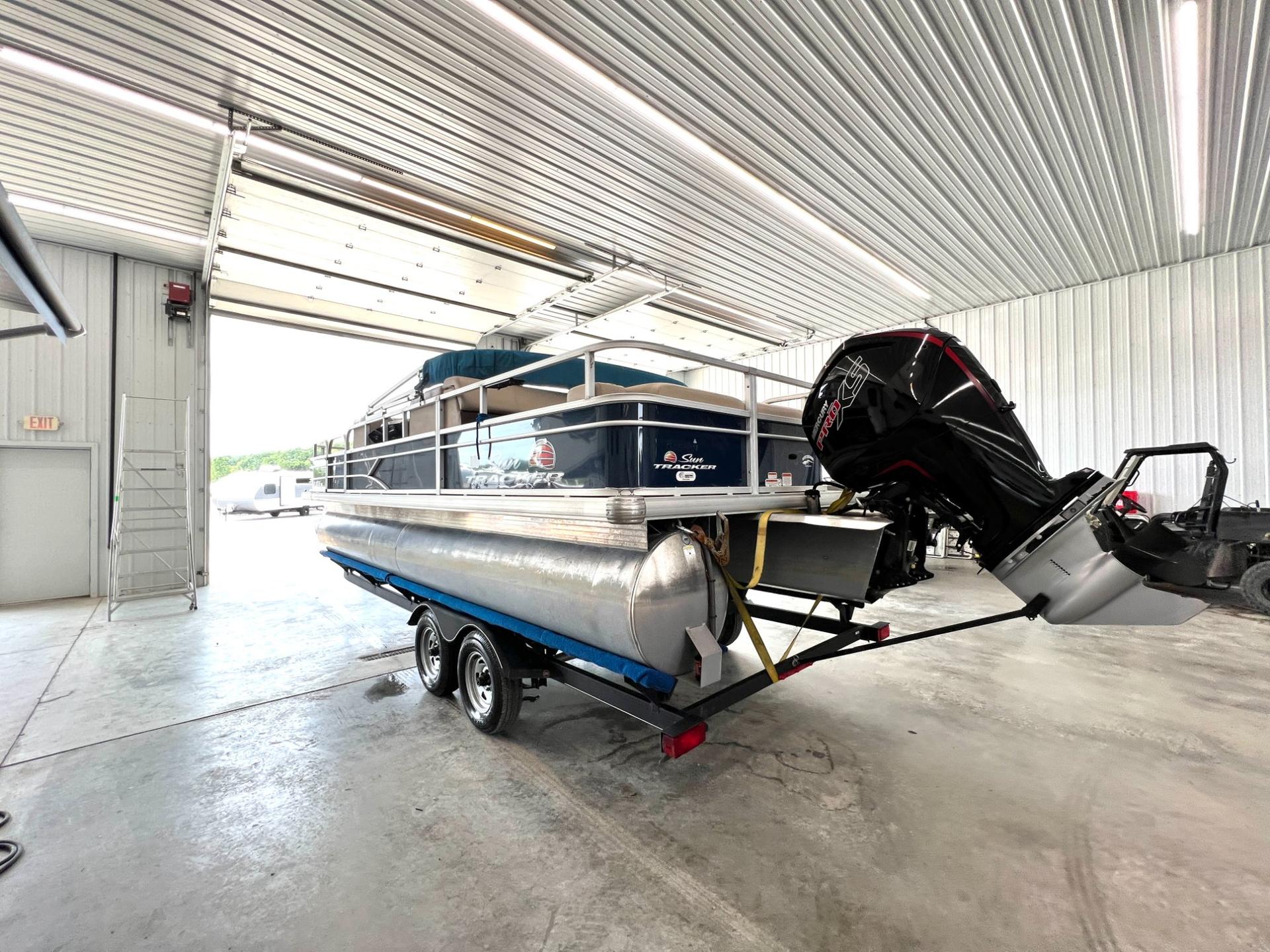 2019 Sun Tracker 2019 Sun Tracker Fishin' Barge - thumbnail 3