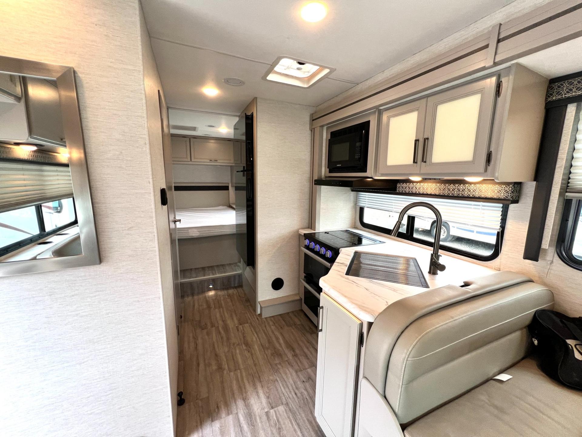 2025 Thor Motor Coach 2025 Thor Motor Coach Quantum - thumbnail 27