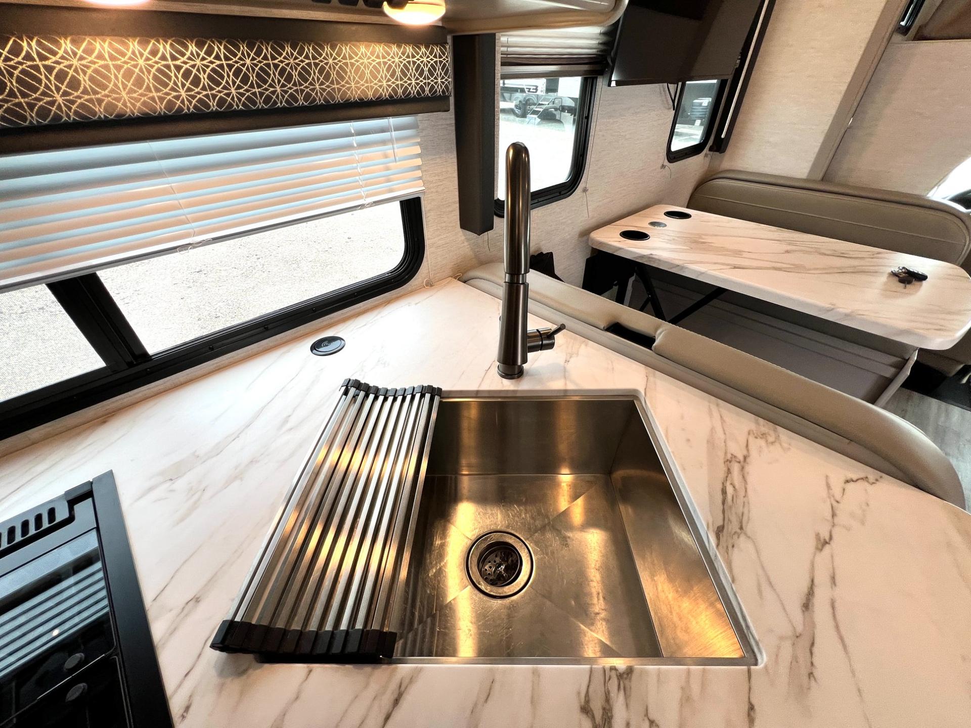 2025 Thor Motor Coach 2025 Thor Motor Coach Quantum - thumbnail 29