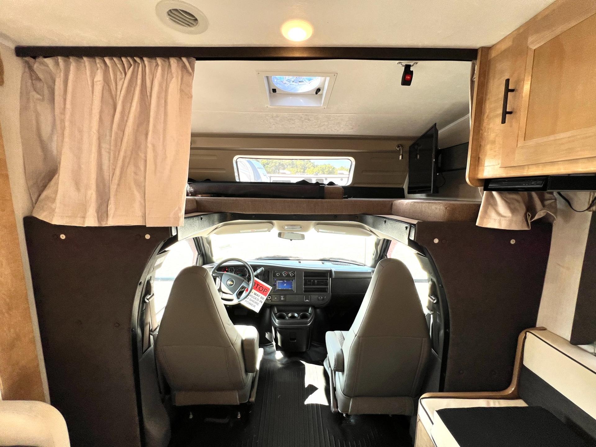 2021 Coachmen 2021 Coachmen Leprechaun Premier - thumbnail 9