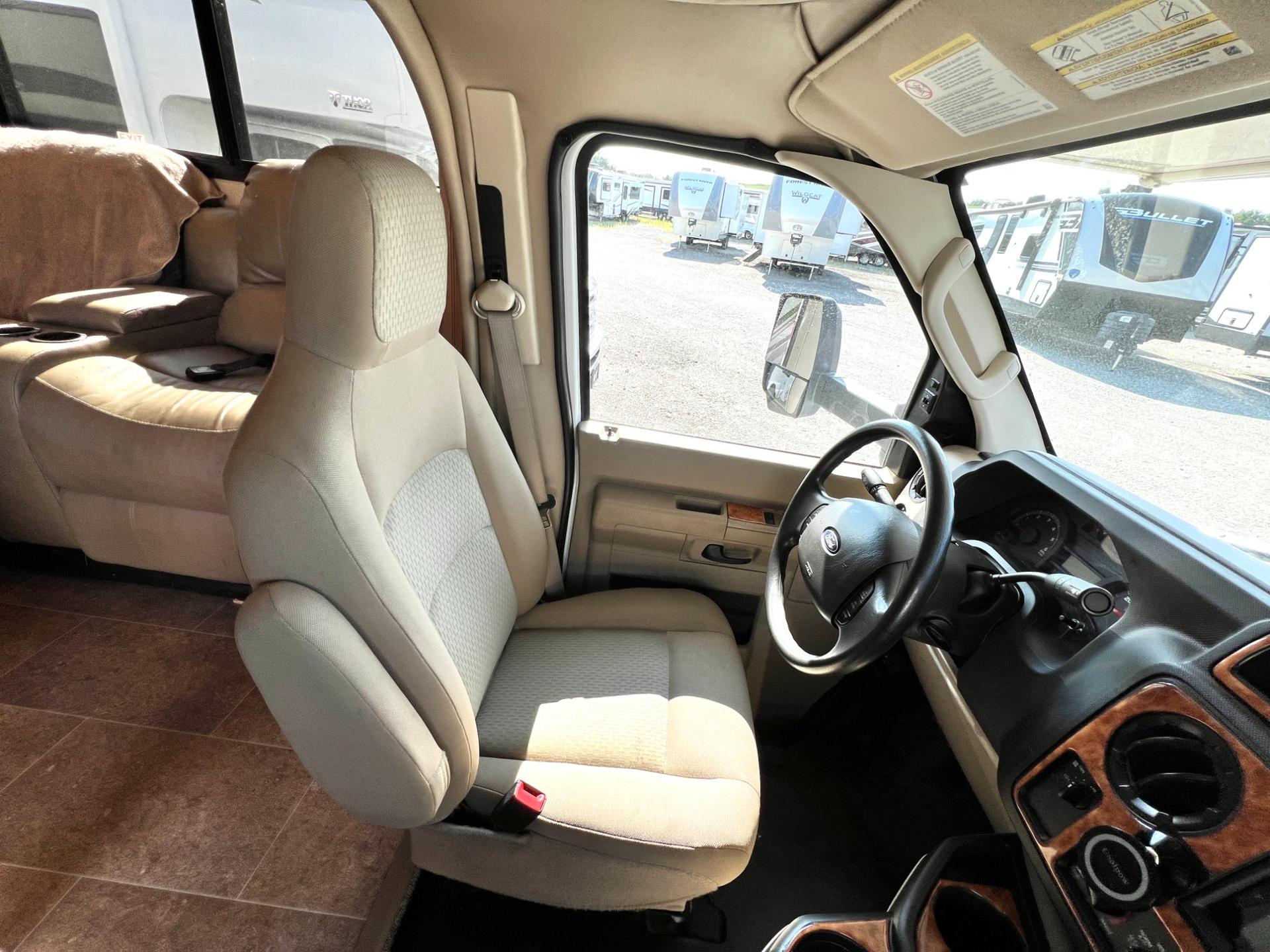 2017 Thor Motor Coach 2017 Thor Motor Coach Chateau - thumbnail 14