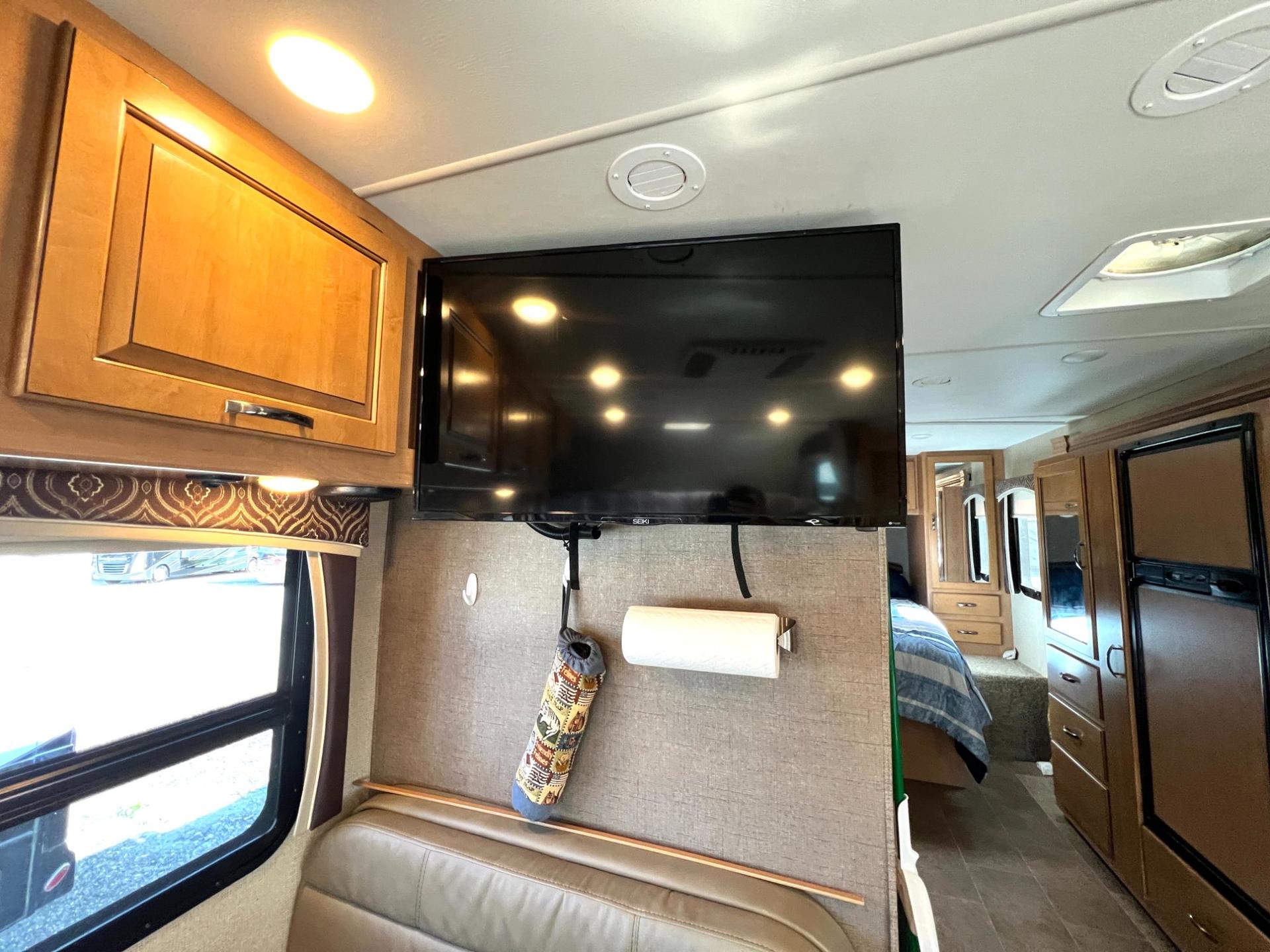 2017 Thor Motor Coach 2017 Thor Motor Coach Chateau - thumbnail 23
