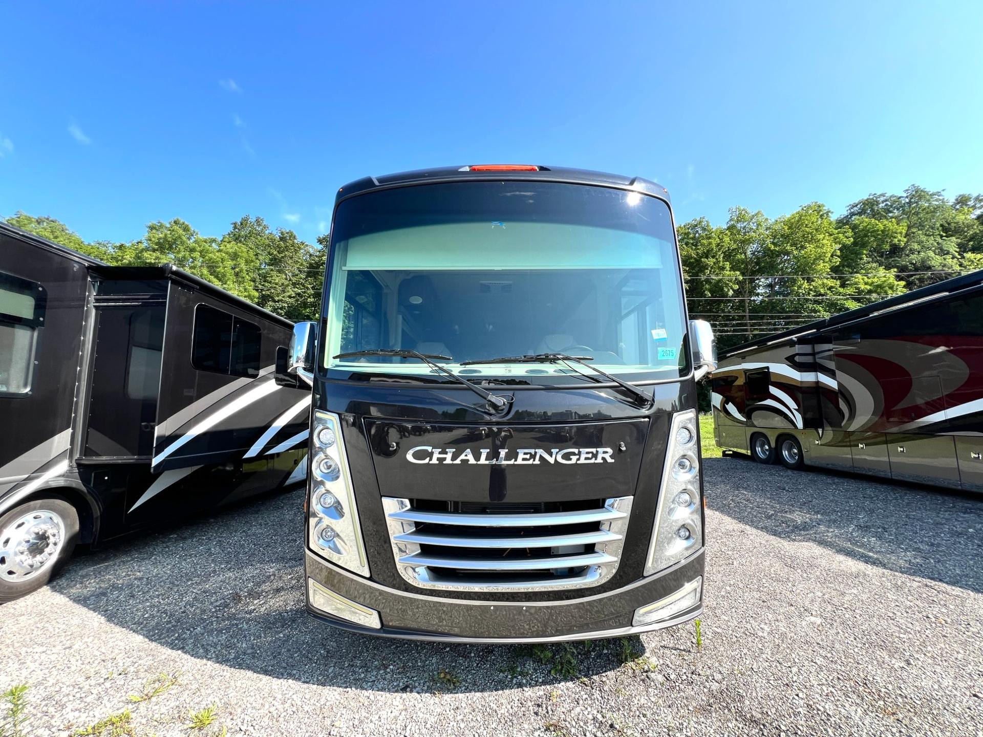 2021 Thor Motor Coach 2021 Thor Motor Coach Challenger - thumbnail 3