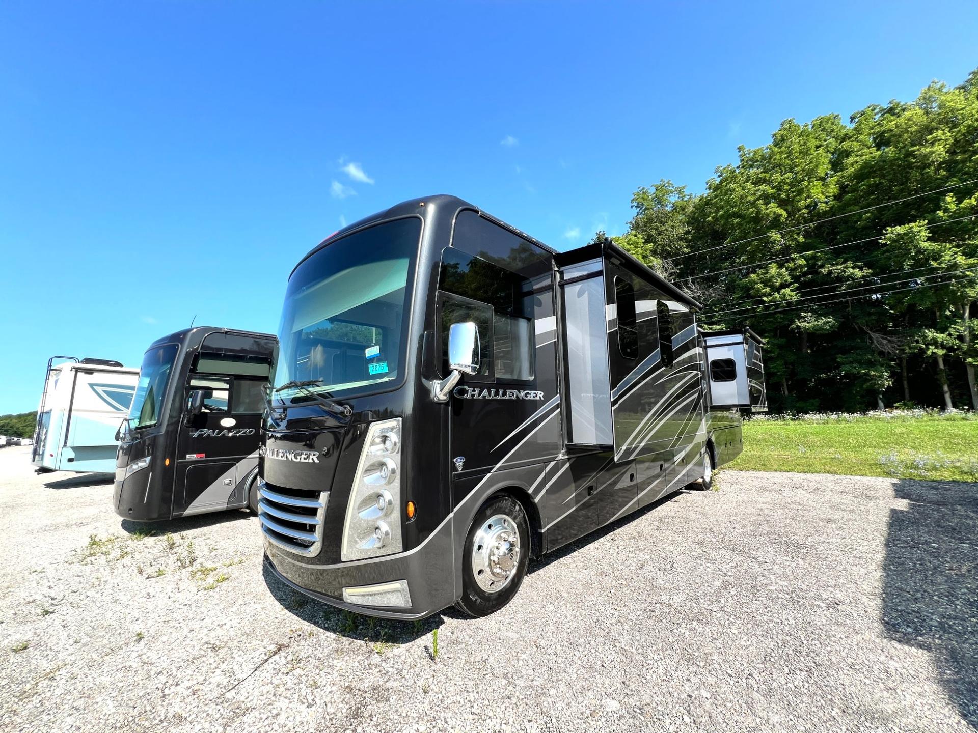 2021 Thor Motor Coach 2021 Thor Motor Coach Challenger - thumbnail 4