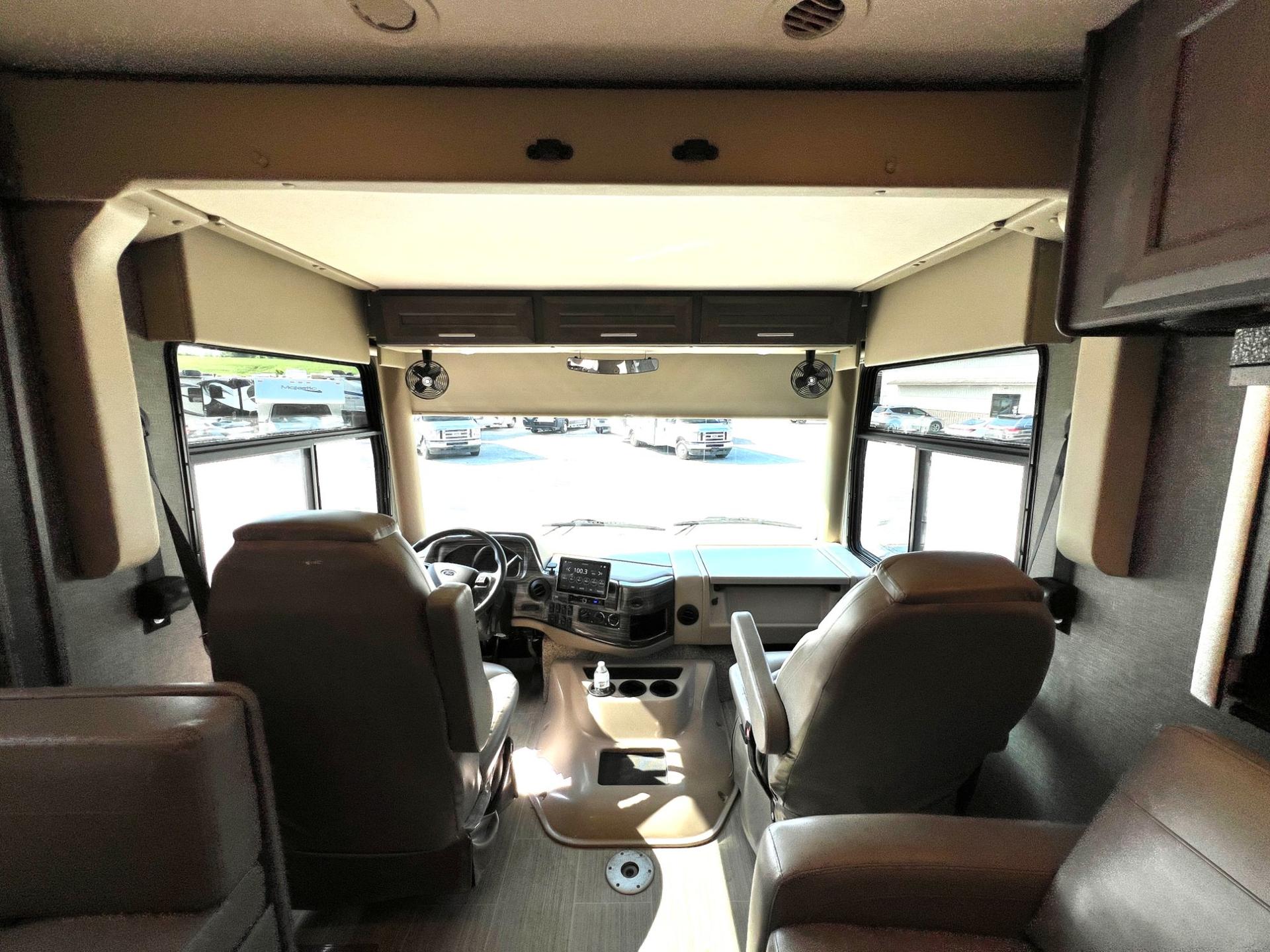 2021 Thor Motor Coach 2021 Thor Motor Coach Challenger - thumbnail 12