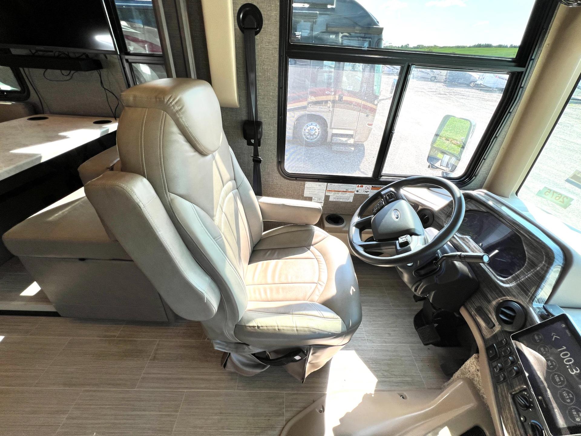 2021 Thor Motor Coach 2021 Thor Motor Coach Challenger - thumbnail 17