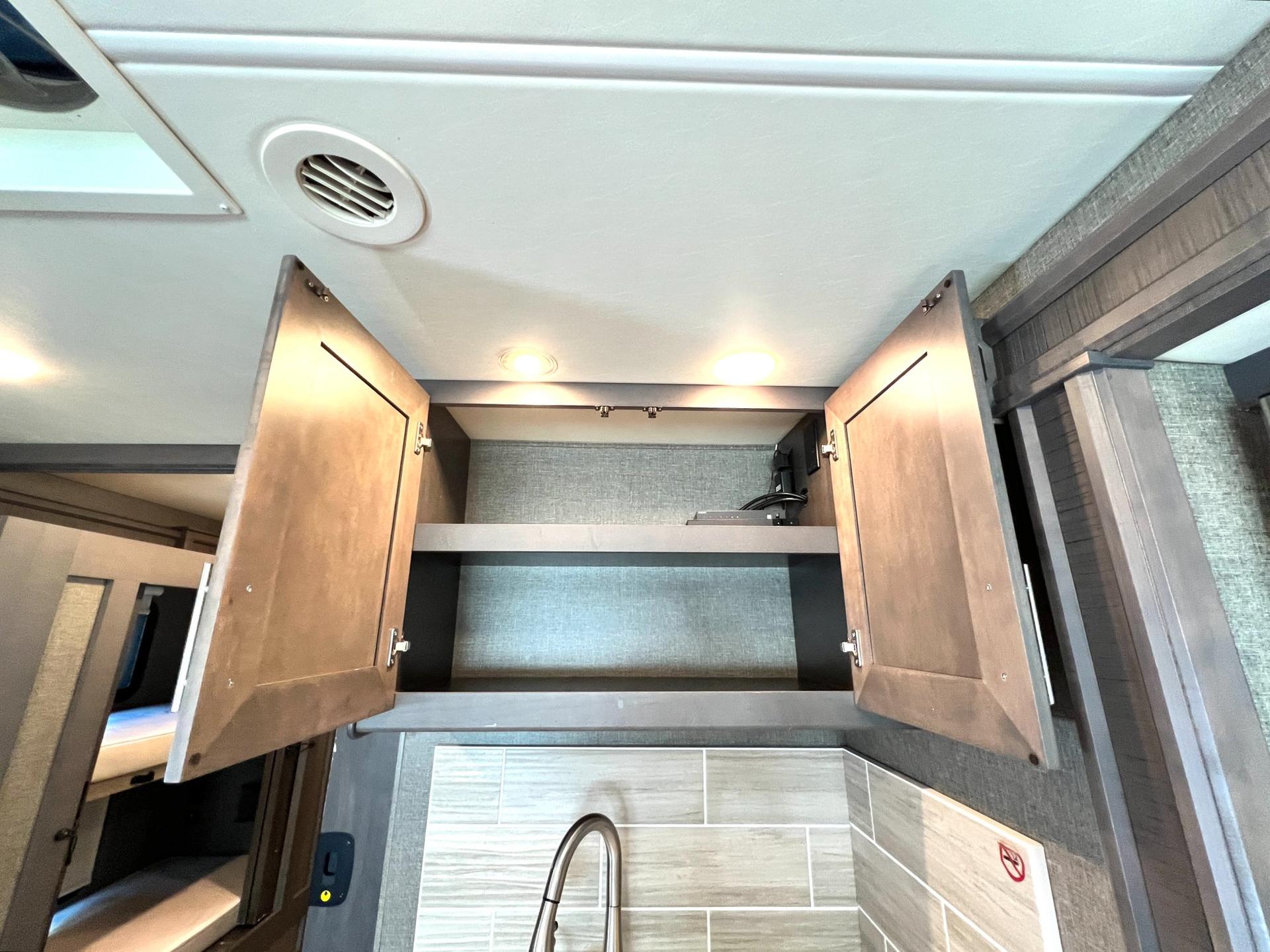 2021 Thor Motor Coach 2021 Thor Motor Coach Challenger - thumbnail 32