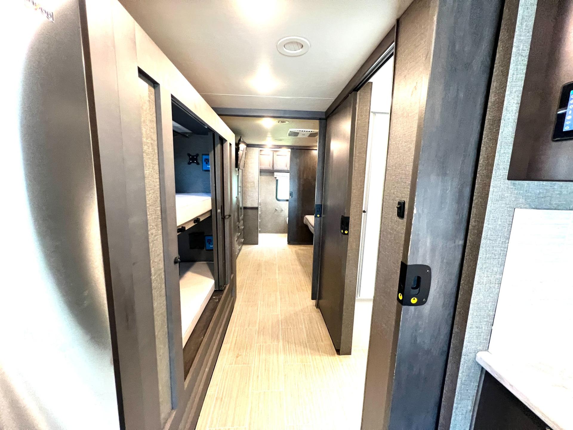 2021 Thor Motor Coach 2021 Thor Motor Coach Challenger - thumbnail 36