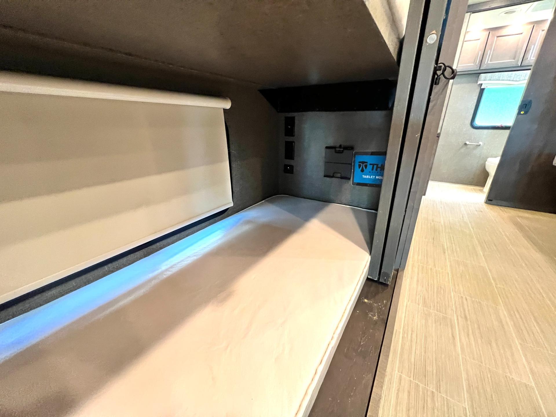 2021 Thor Motor Coach 2021 Thor Motor Coach Challenger - thumbnail 39