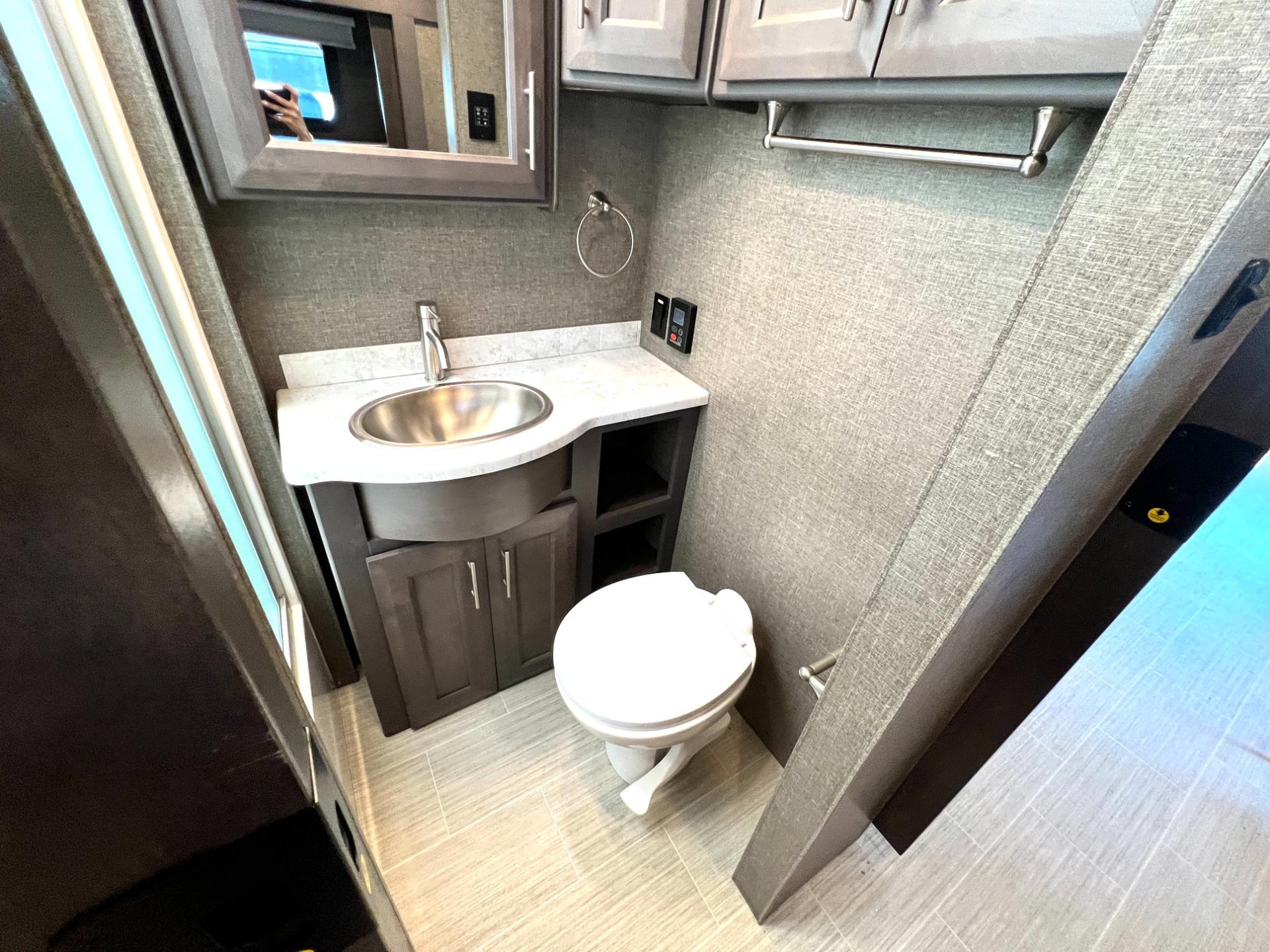 2021 Thor Motor Coach 2021 Thor Motor Coach Challenger - thumbnail 42
