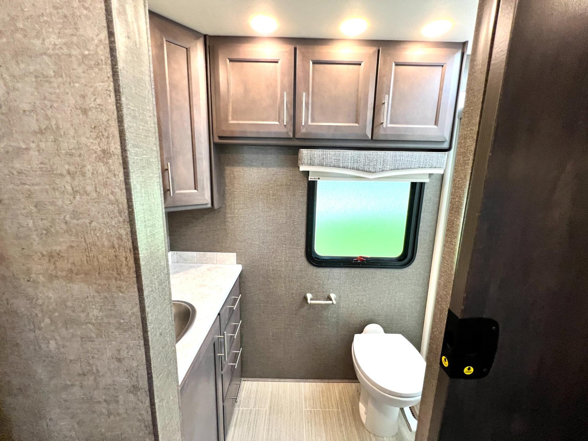 2021 Thor Motor Coach 2021 Thor Motor Coach Challenger - thumbnail 50