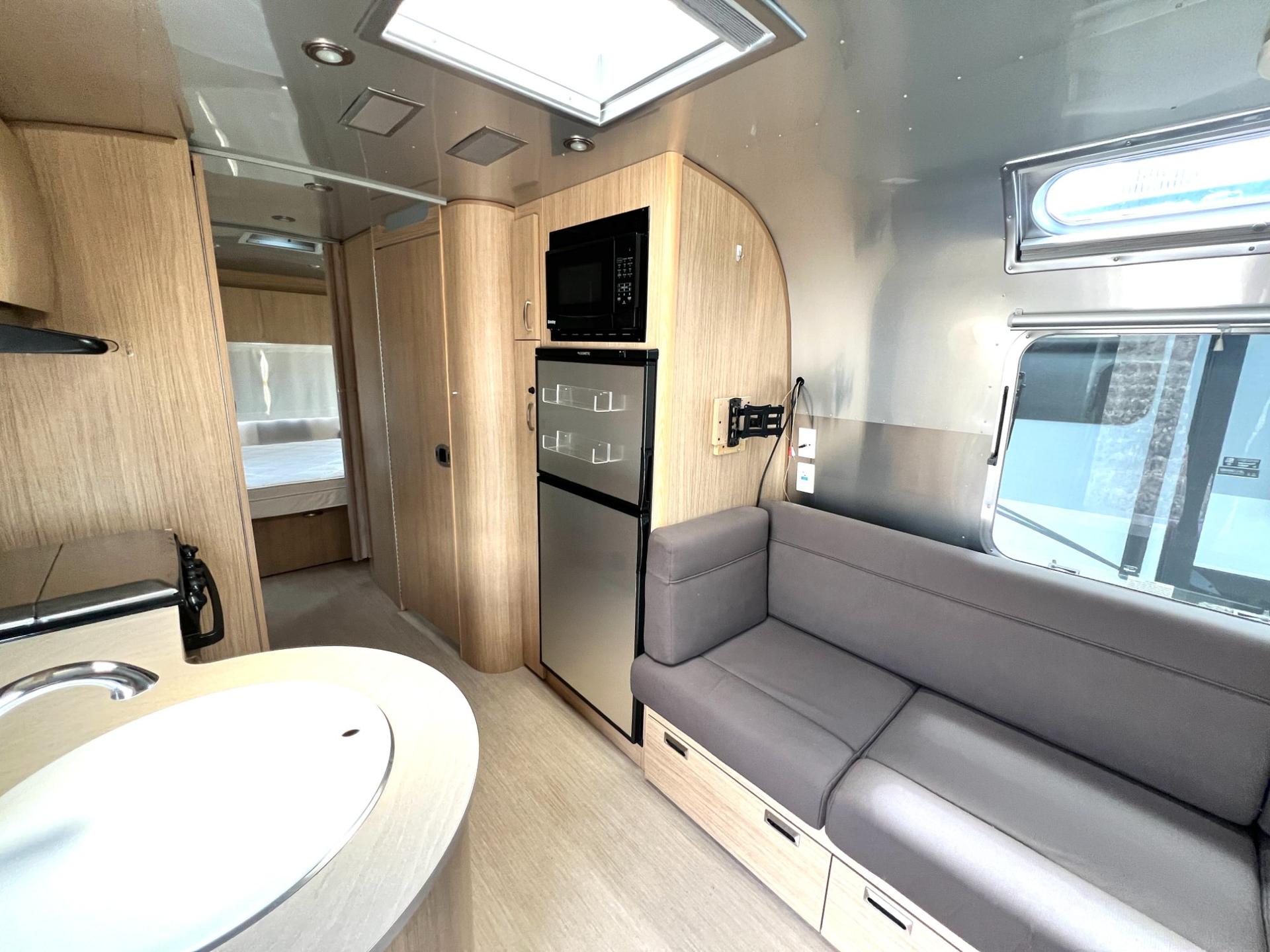 2019 Airstream 2019 Airstream Flying Cloud - thumbnail 7