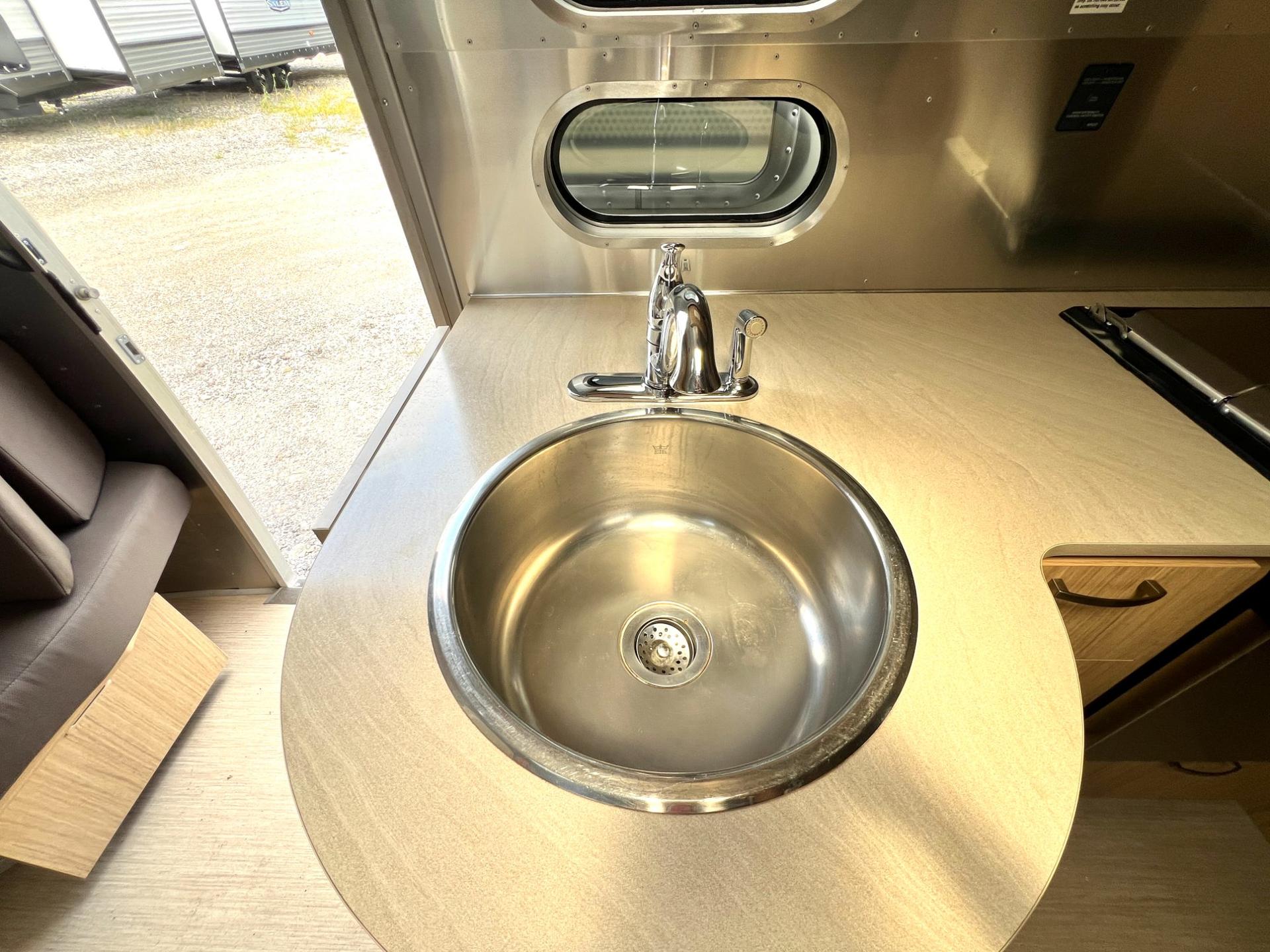 2019 Airstream 2019 Airstream Flying Cloud - thumbnail 11