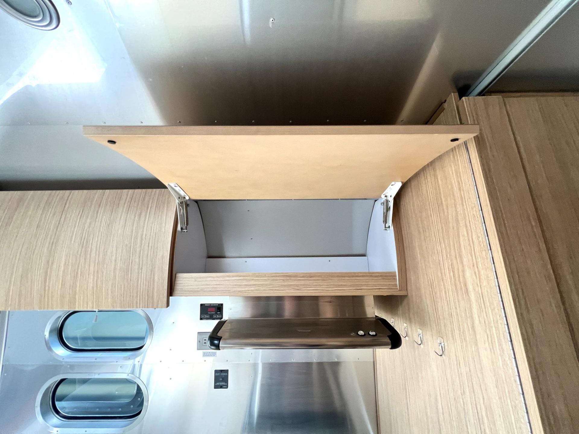 2019 Airstream 2019 Airstream Flying Cloud - thumbnail 16